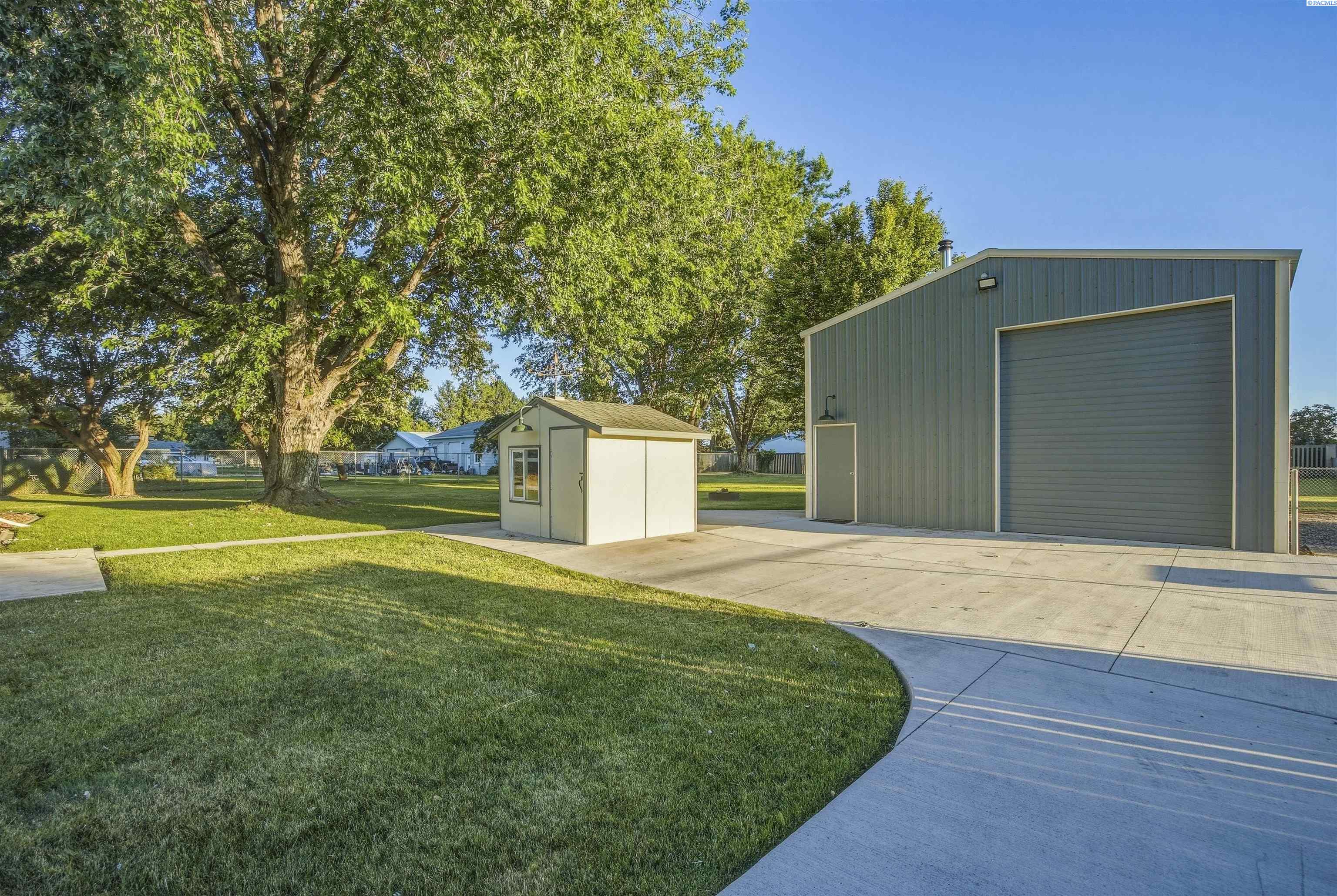 264 Merry Ln, Burbank, WA 99323