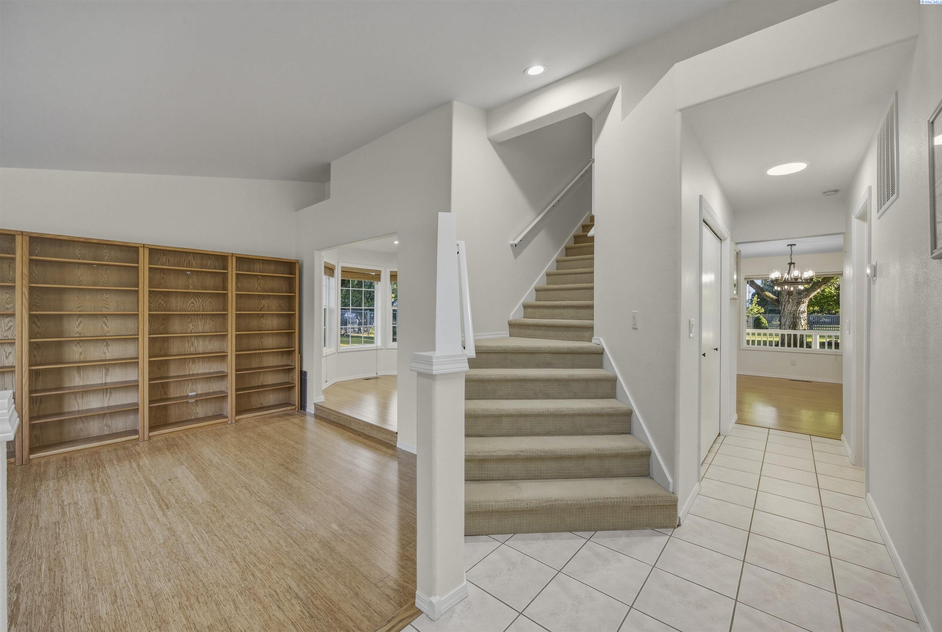 264 Merry Ln, Burbank, WA 99323