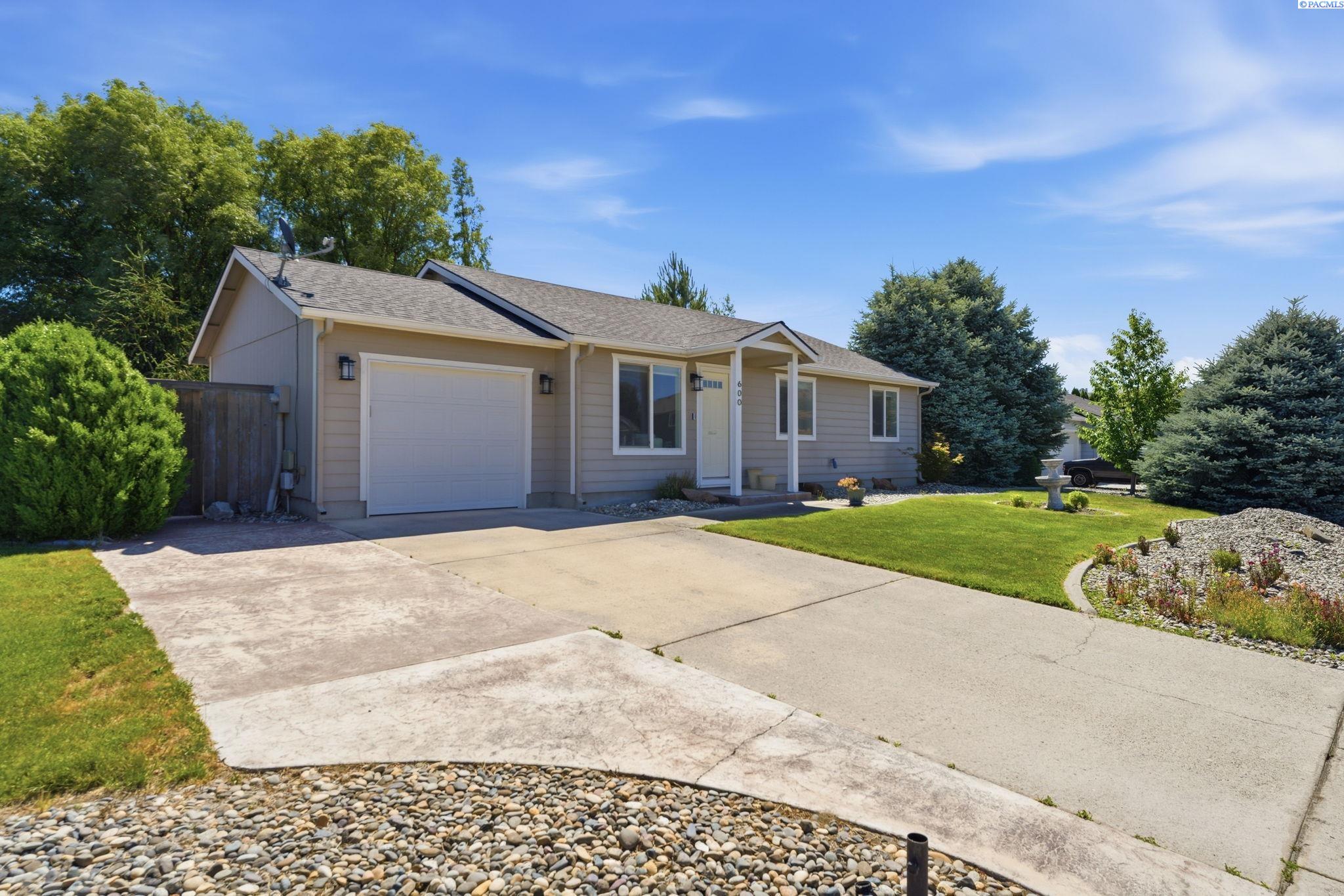 600 Riverstone Dr, Richland, WA 99352