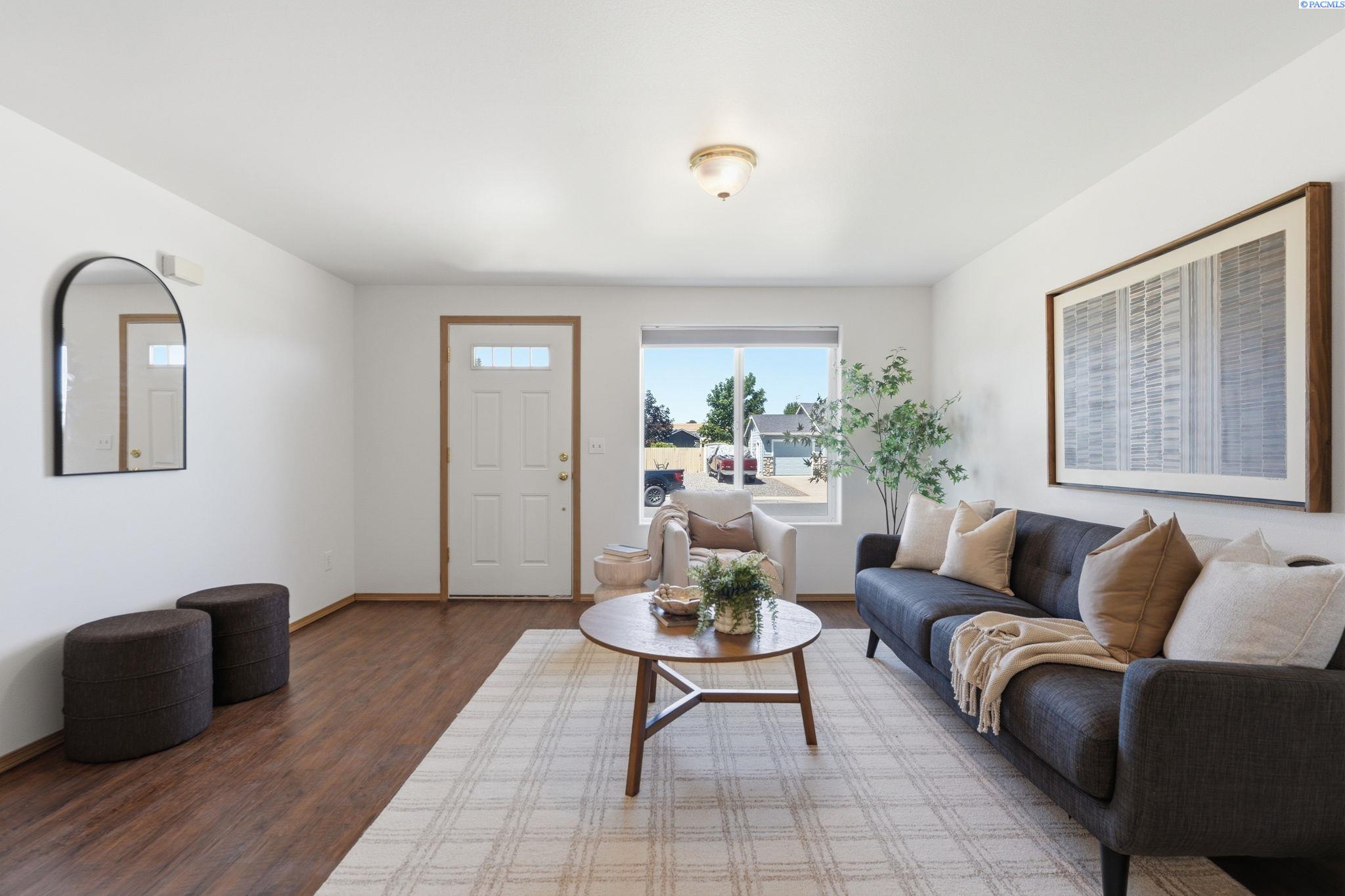 600 Riverstone Dr, Richland, WA 99352