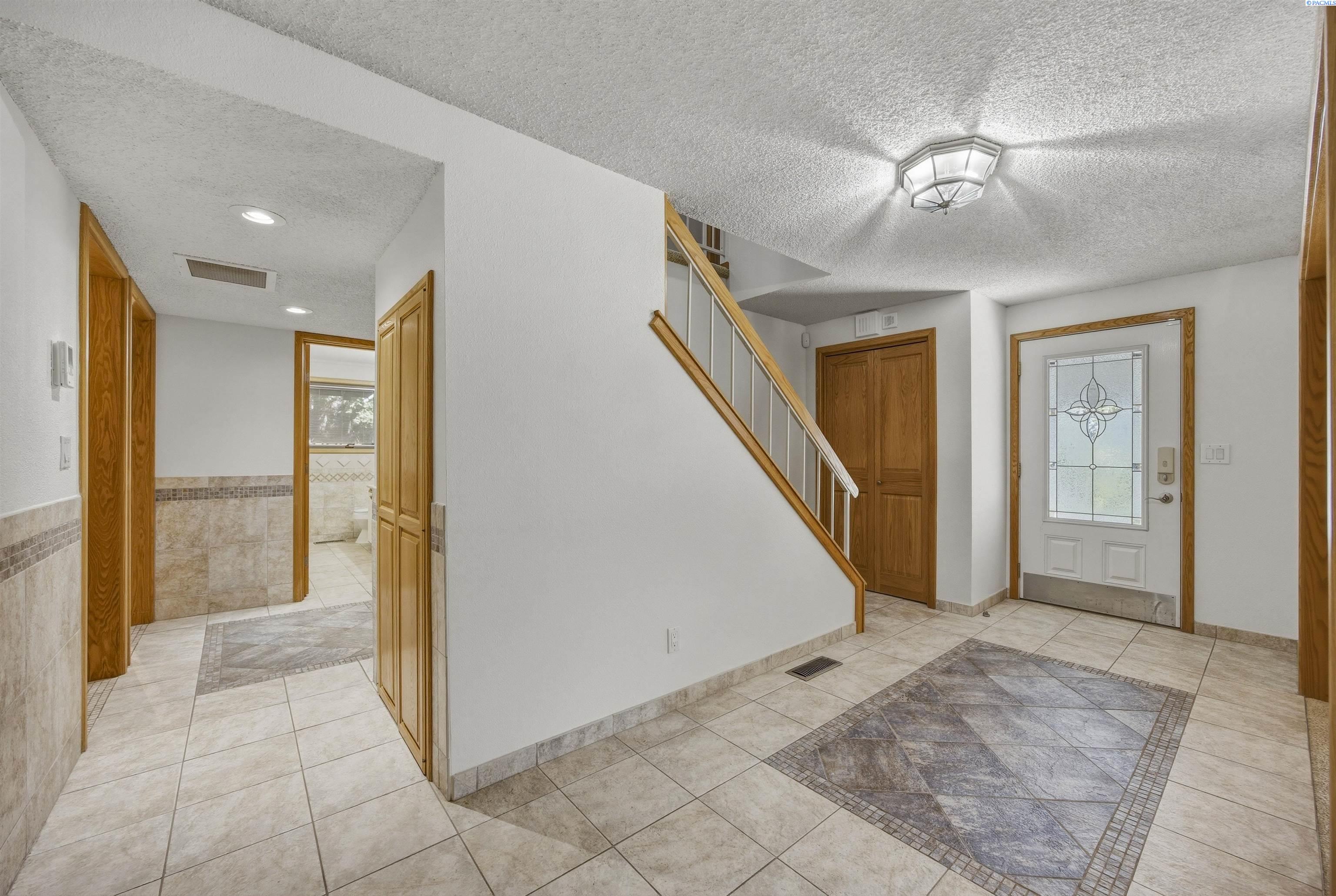 234 Indian Ct, Richland, WA 99354