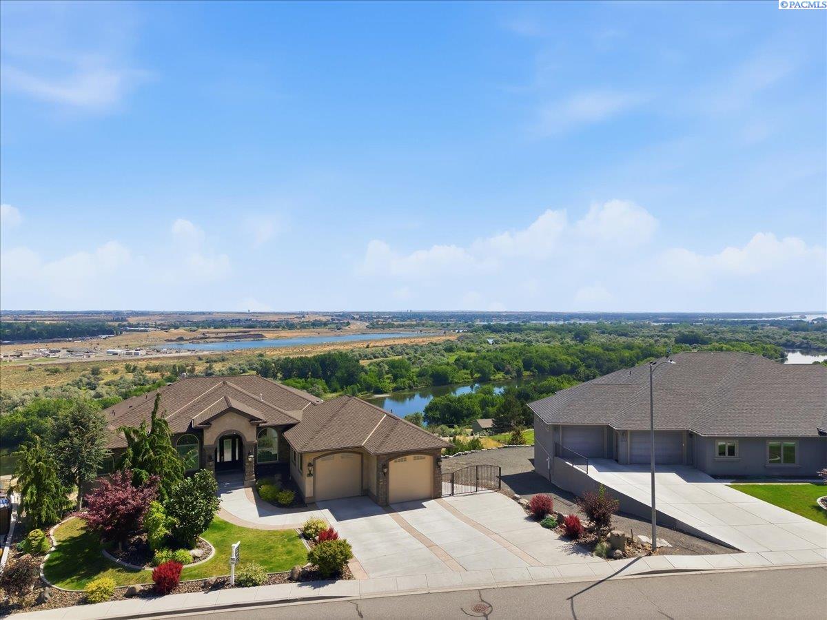 1051 Allenwhite Dr, Richland, WA 99352