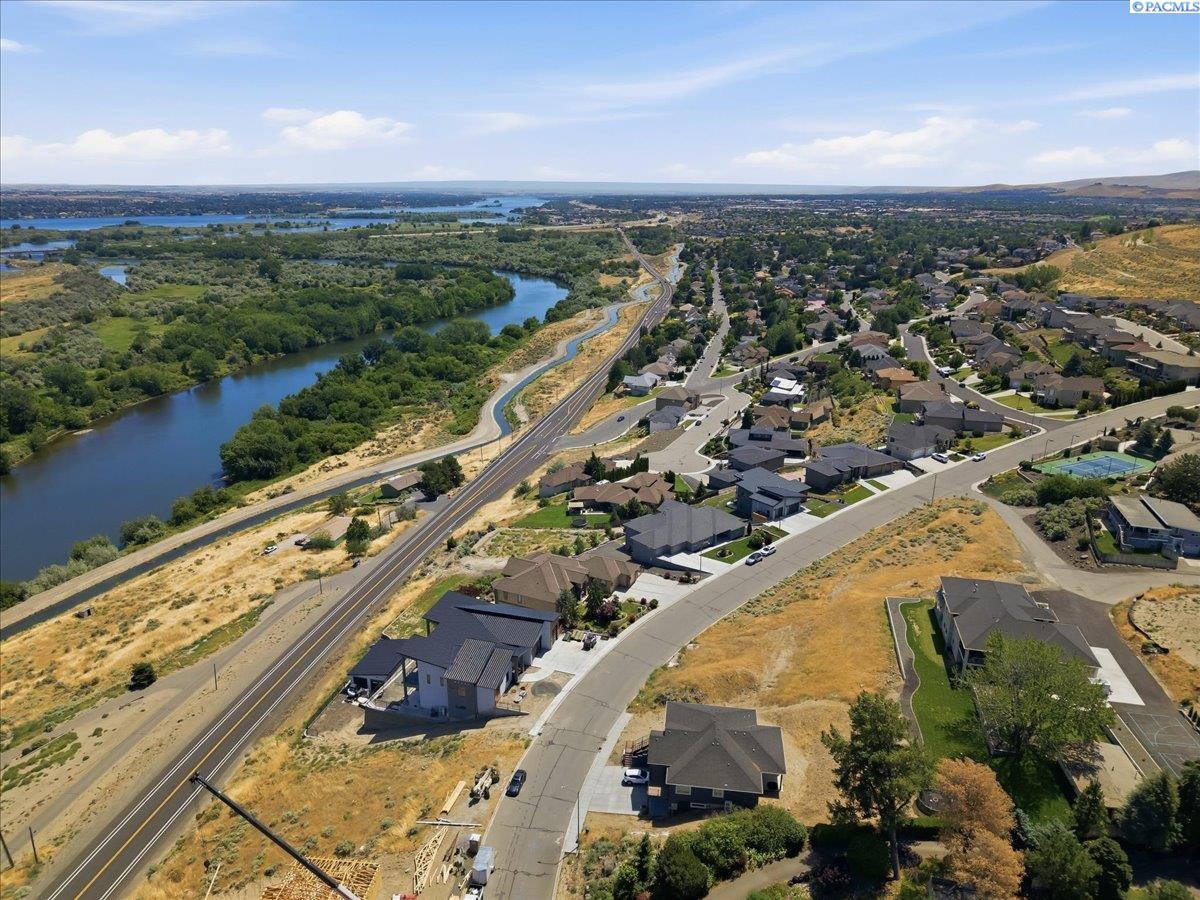 1051 Allenwhite Dr, Richland, WA 99352