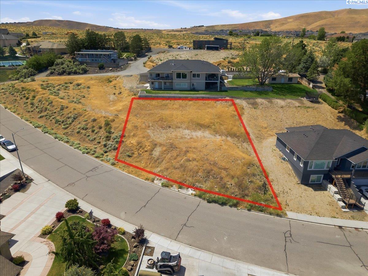 1051 Allenwhite Dr, Richland, WA 99352