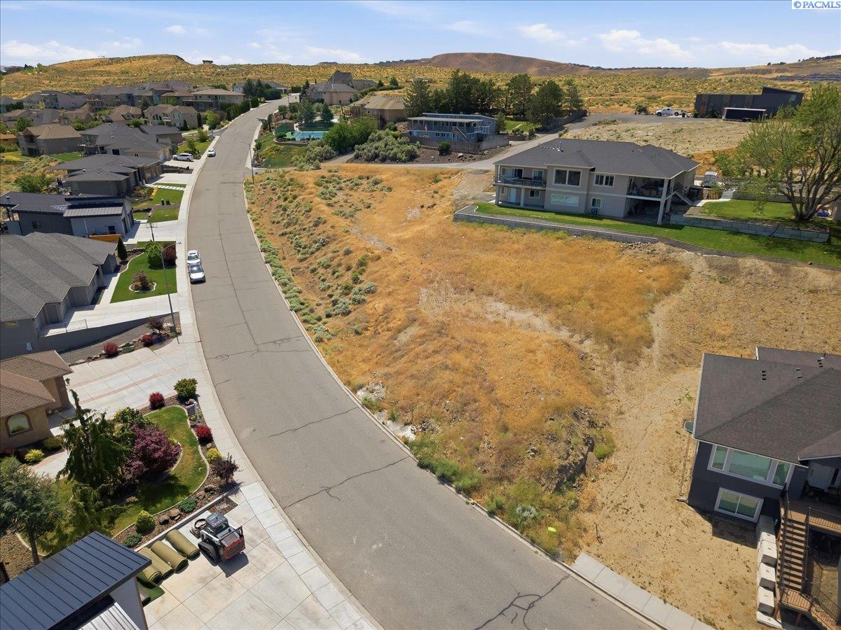 1051 Allenwhite Dr, Richland, WA 99352