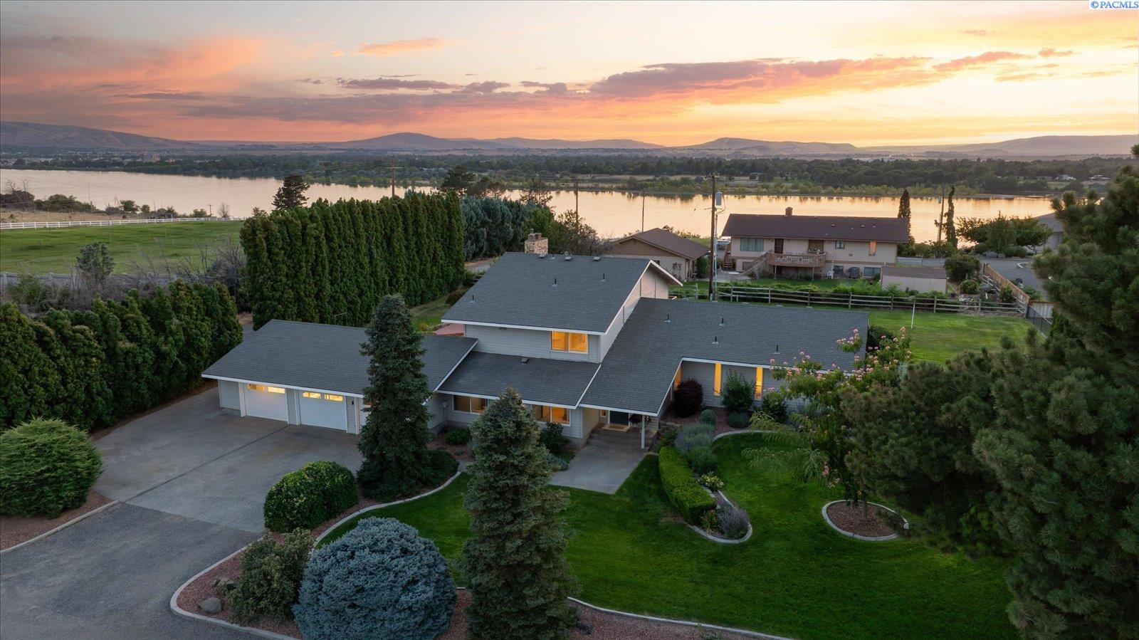 590 Mcdonald Dr, Pasco, WA 99301
