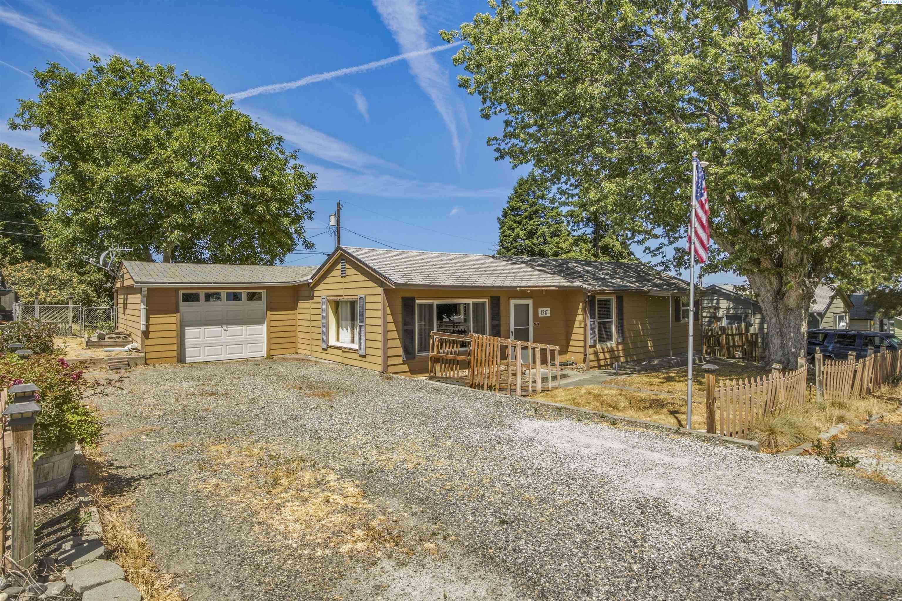 1217 Union St, Kennewick, WA 99336