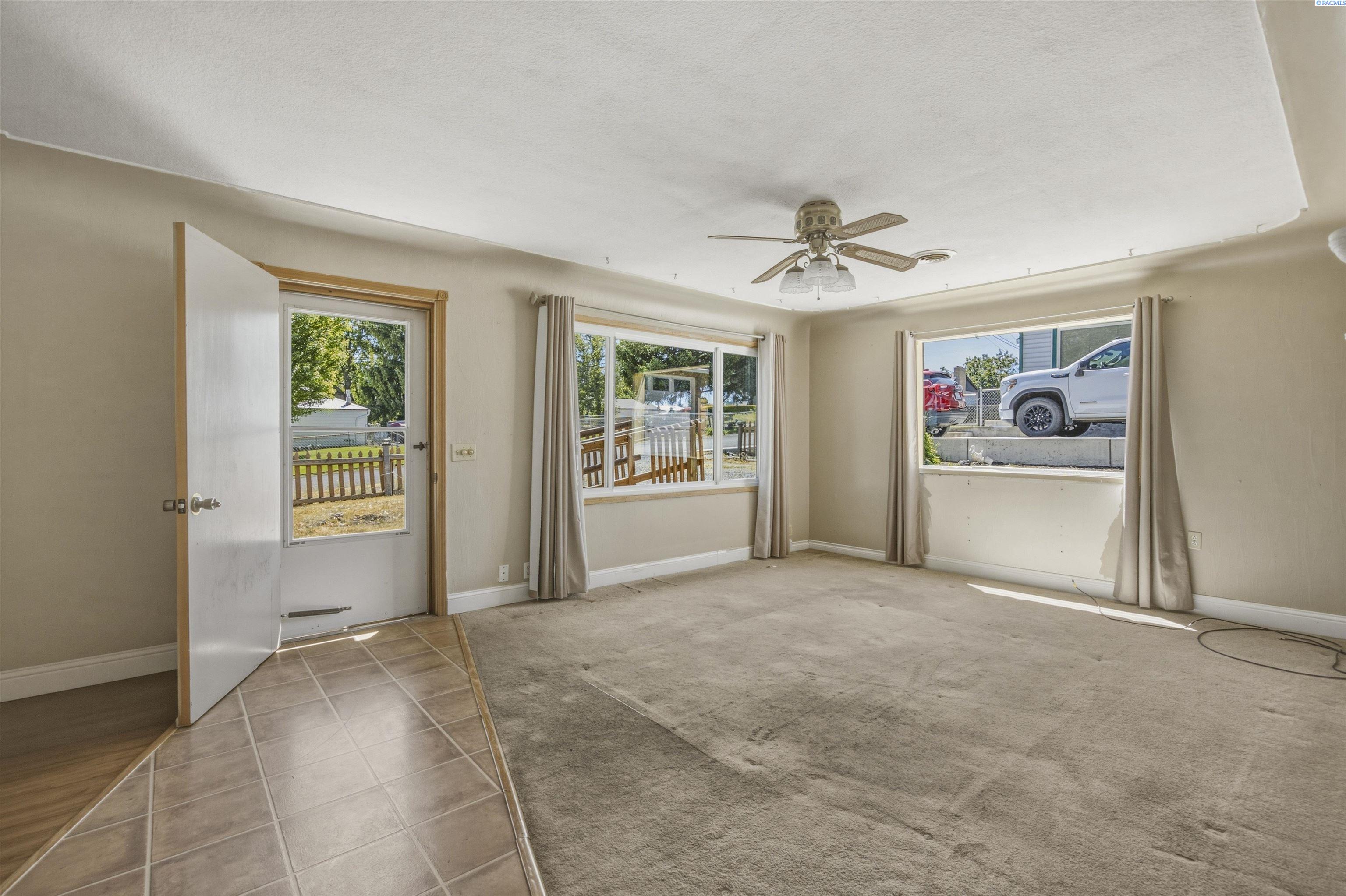 1217 Union St, Kennewick, WA 99336
