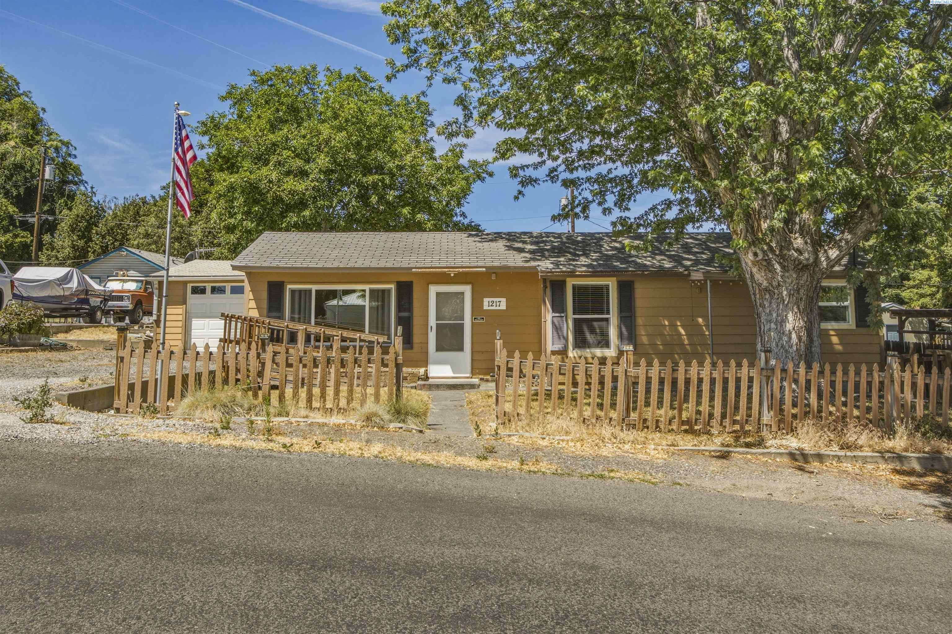 1217 Union St, Kennewick, WA 99336
