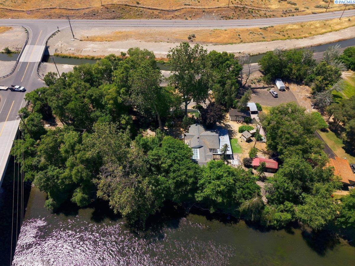 76704 Yakima River Dr, West Richland, WA 99353-6196