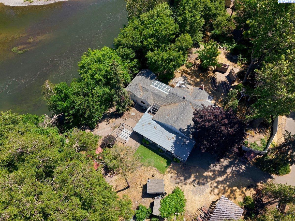76704 Yakima River Dr, West Richland, WA 99353-6196