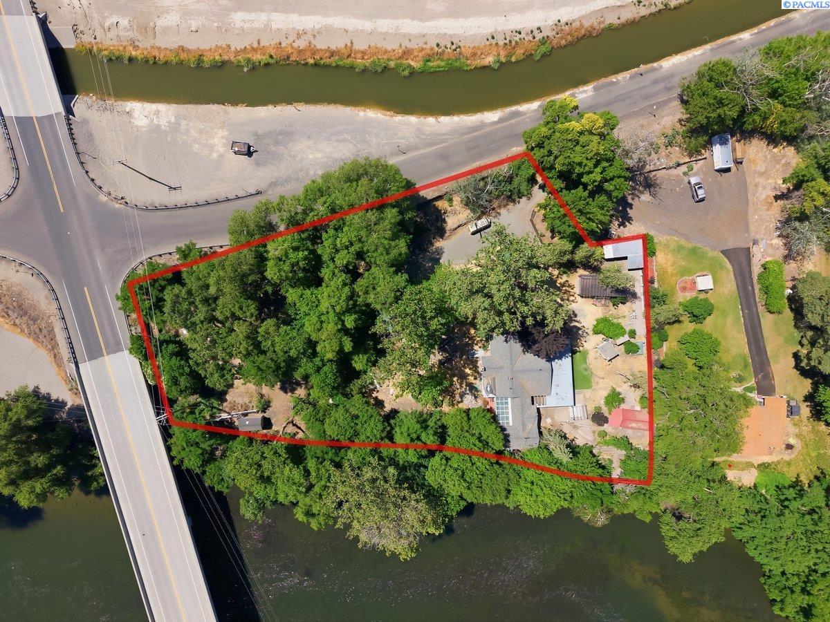 76704 Yakima River Dr, West Richland, WA 99353-6196