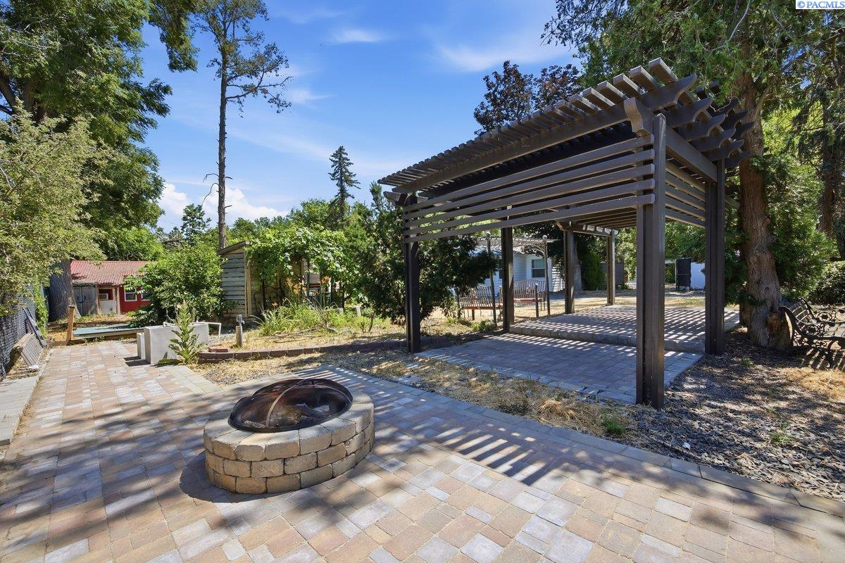 76704 Yakima River Dr, West Richland, WA 99353-6196