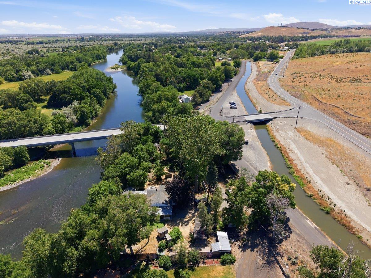 76704 Yakima River Dr, West Richland, WA 99353-6196