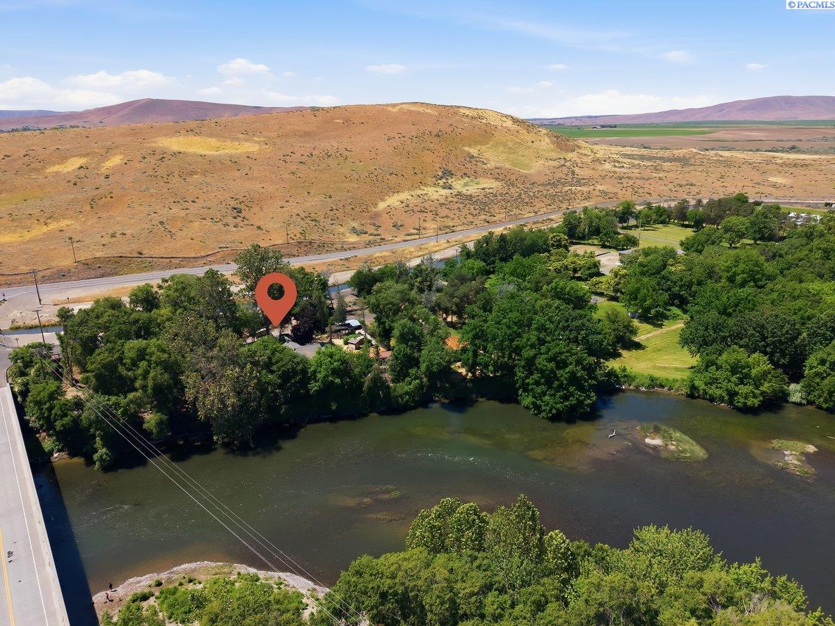 76704 Yakima River Dr, West Richland, WA 99353-6196