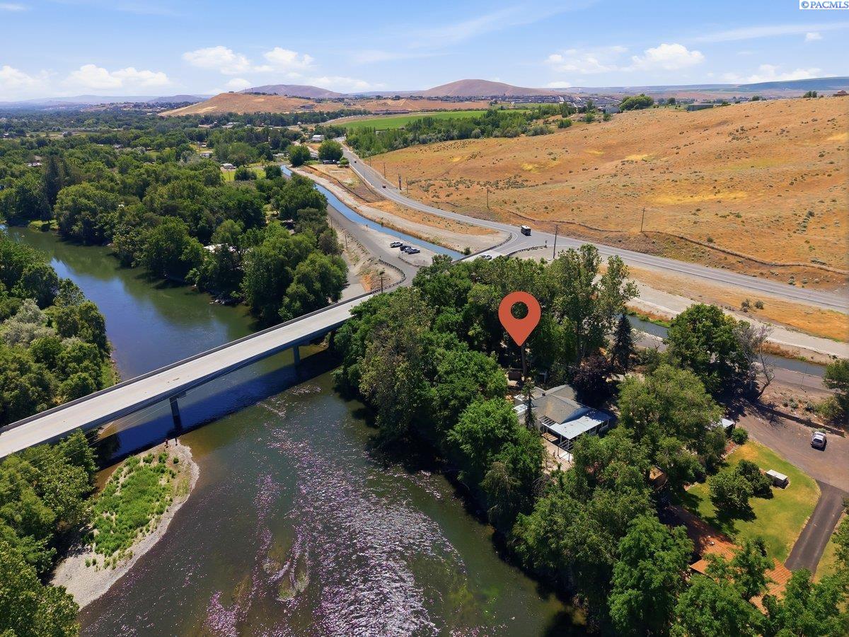 76704 Yakima River Dr, West Richland, WA 99353-6196