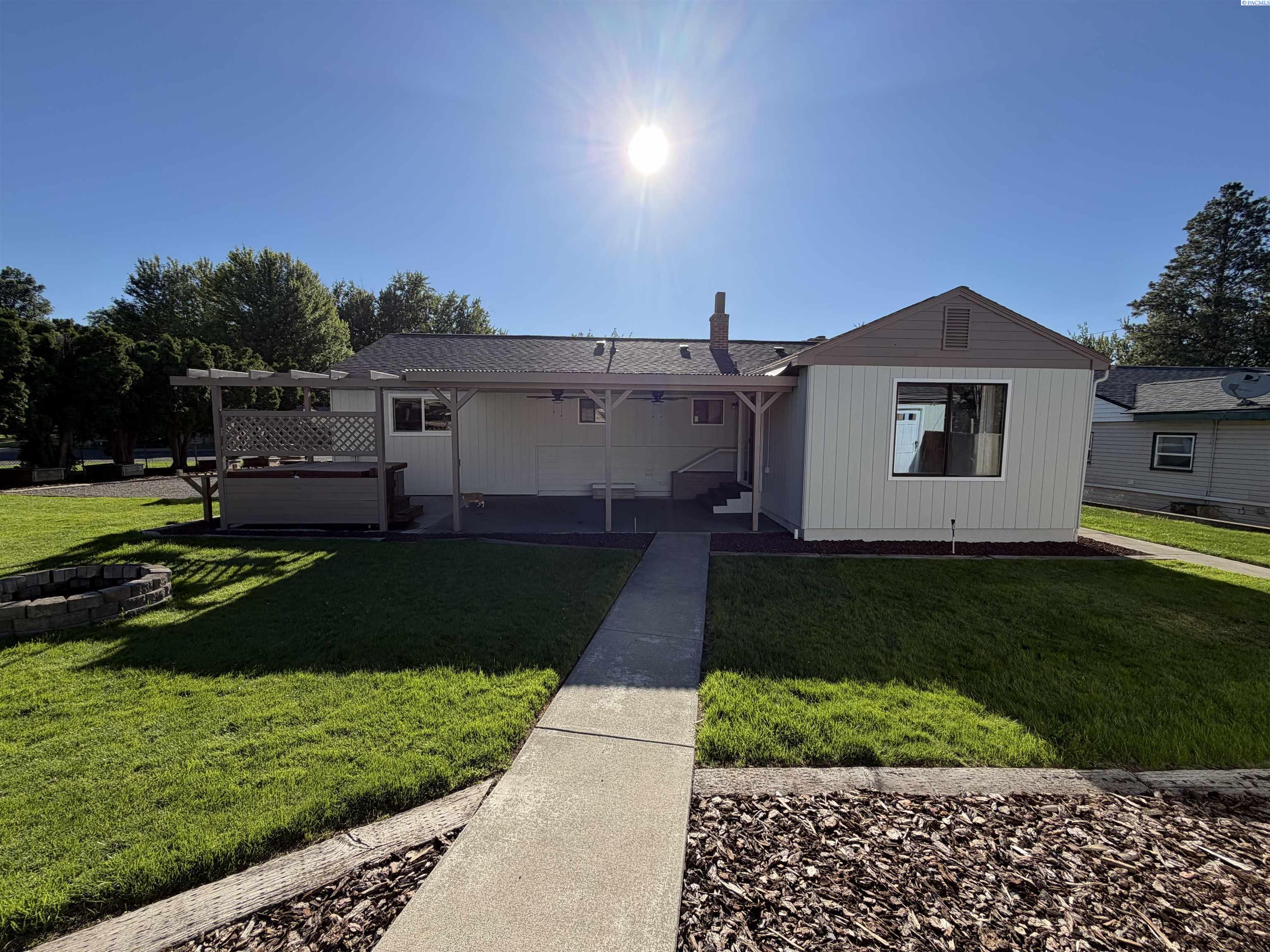 1044 Sadie St, Prosser, WA 99350