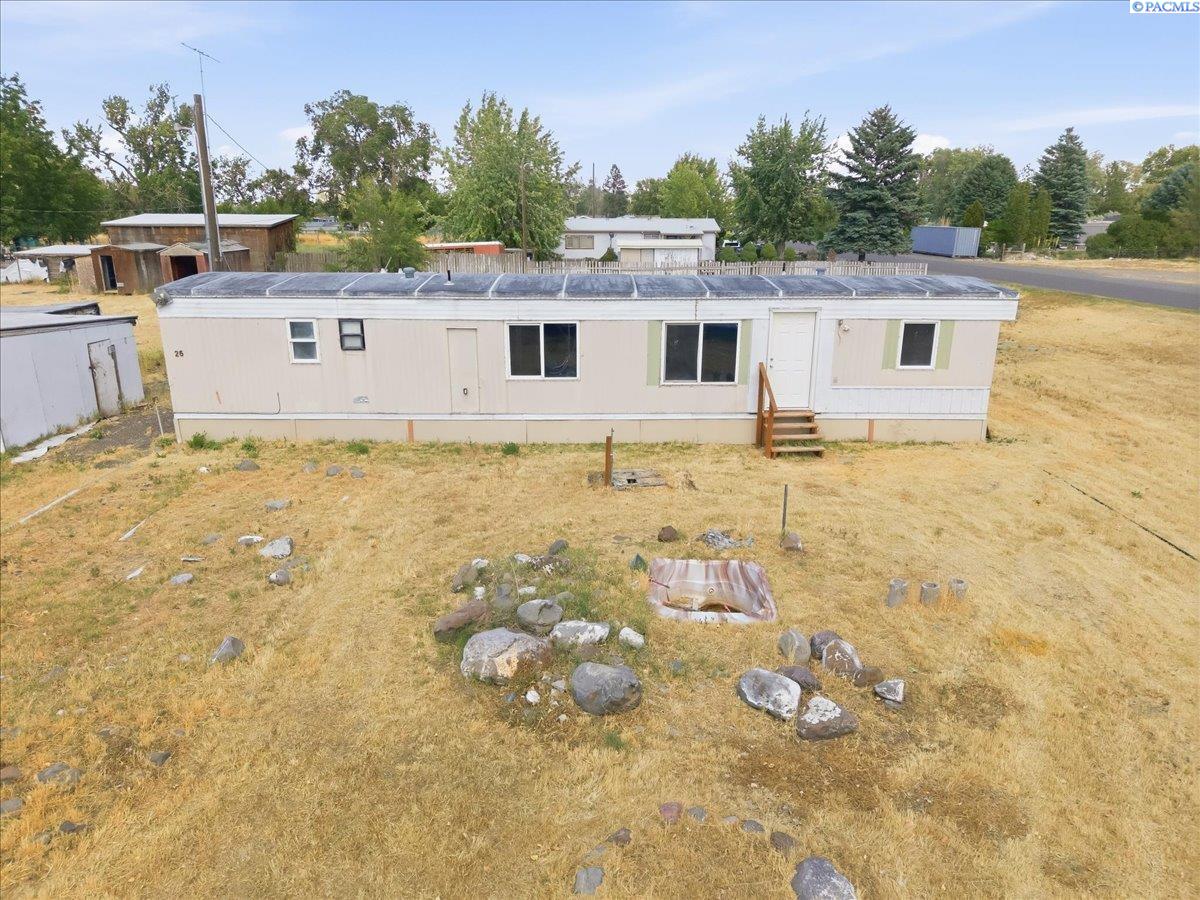 26 Off Pl, Burbank, WA 99323