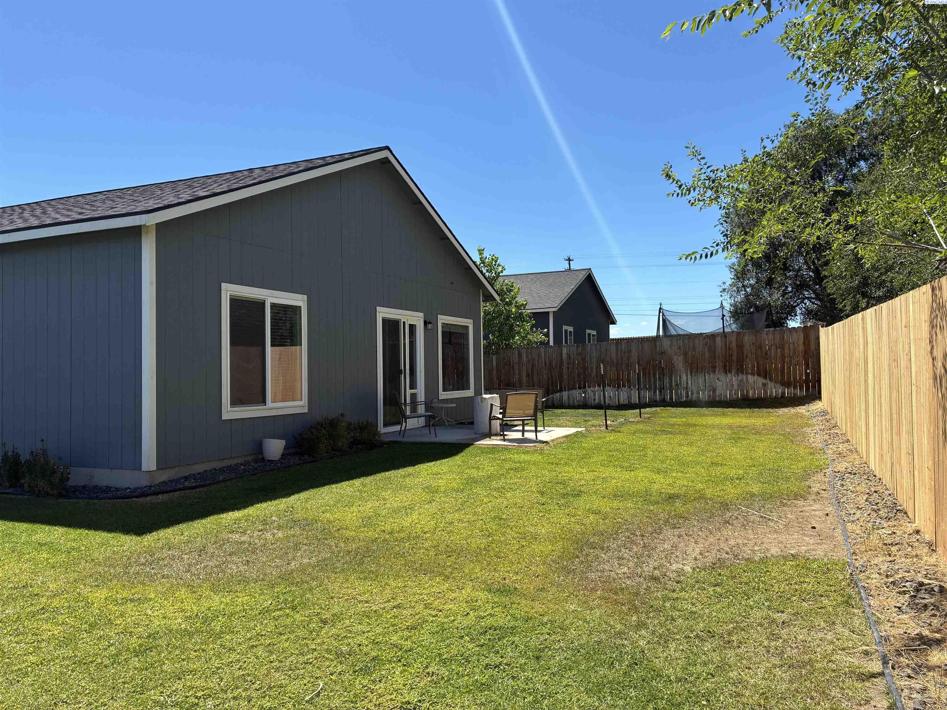 1292 Mary Ave, Benton City, WA 99320