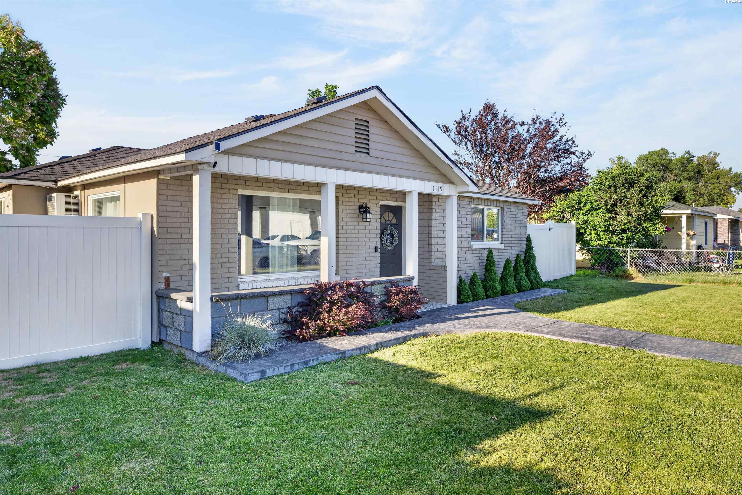1119 Hopkins St, Pasco, WA 99301