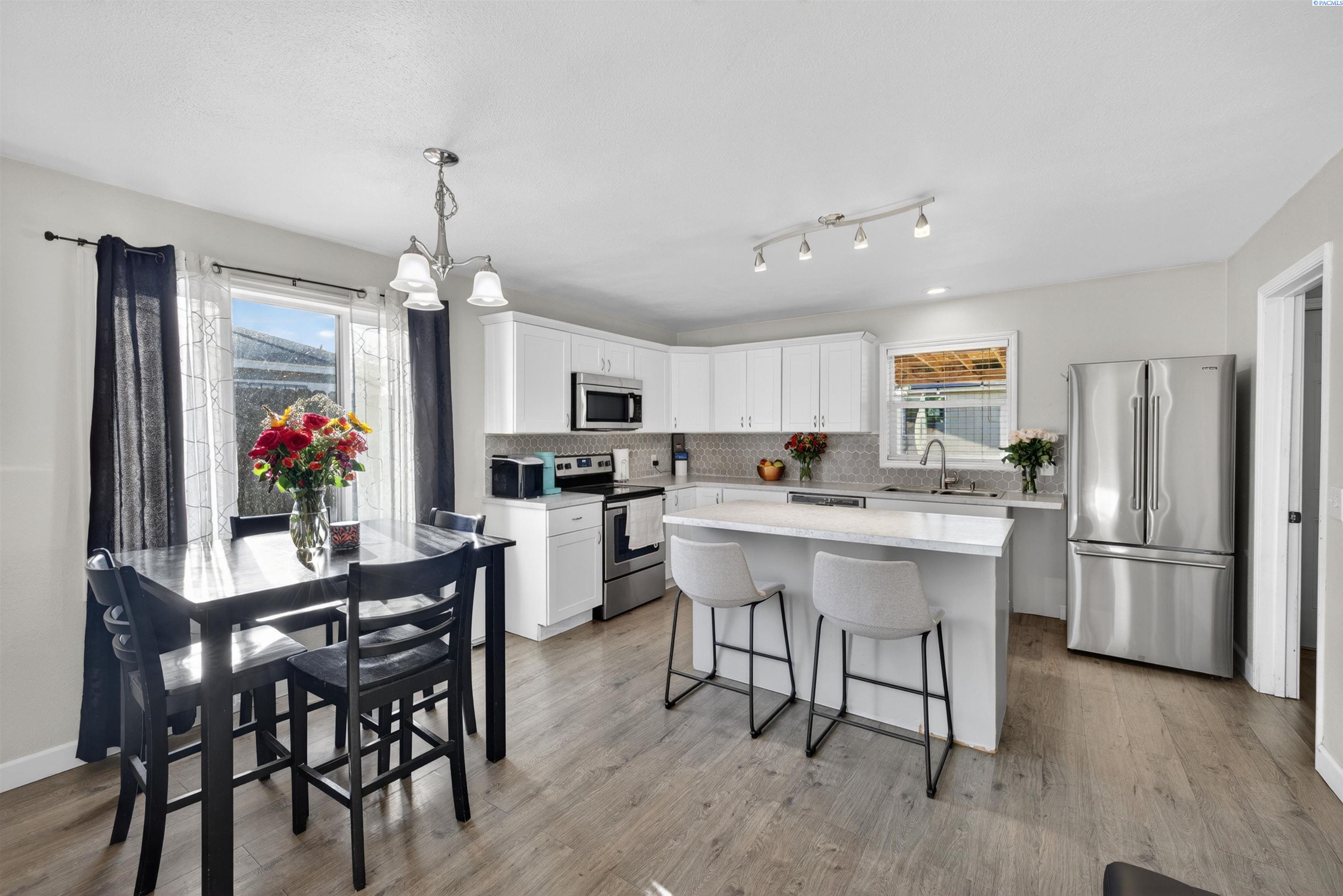 1119 Hopkins St, Pasco, WA 99301