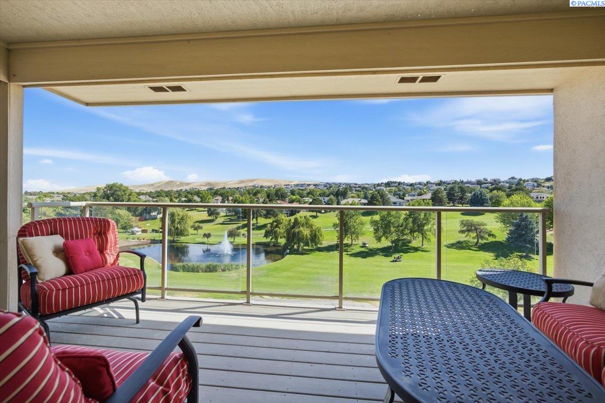 3710 W Canyon Lakes Dr D102 #D102, Kennewick, WA 99337