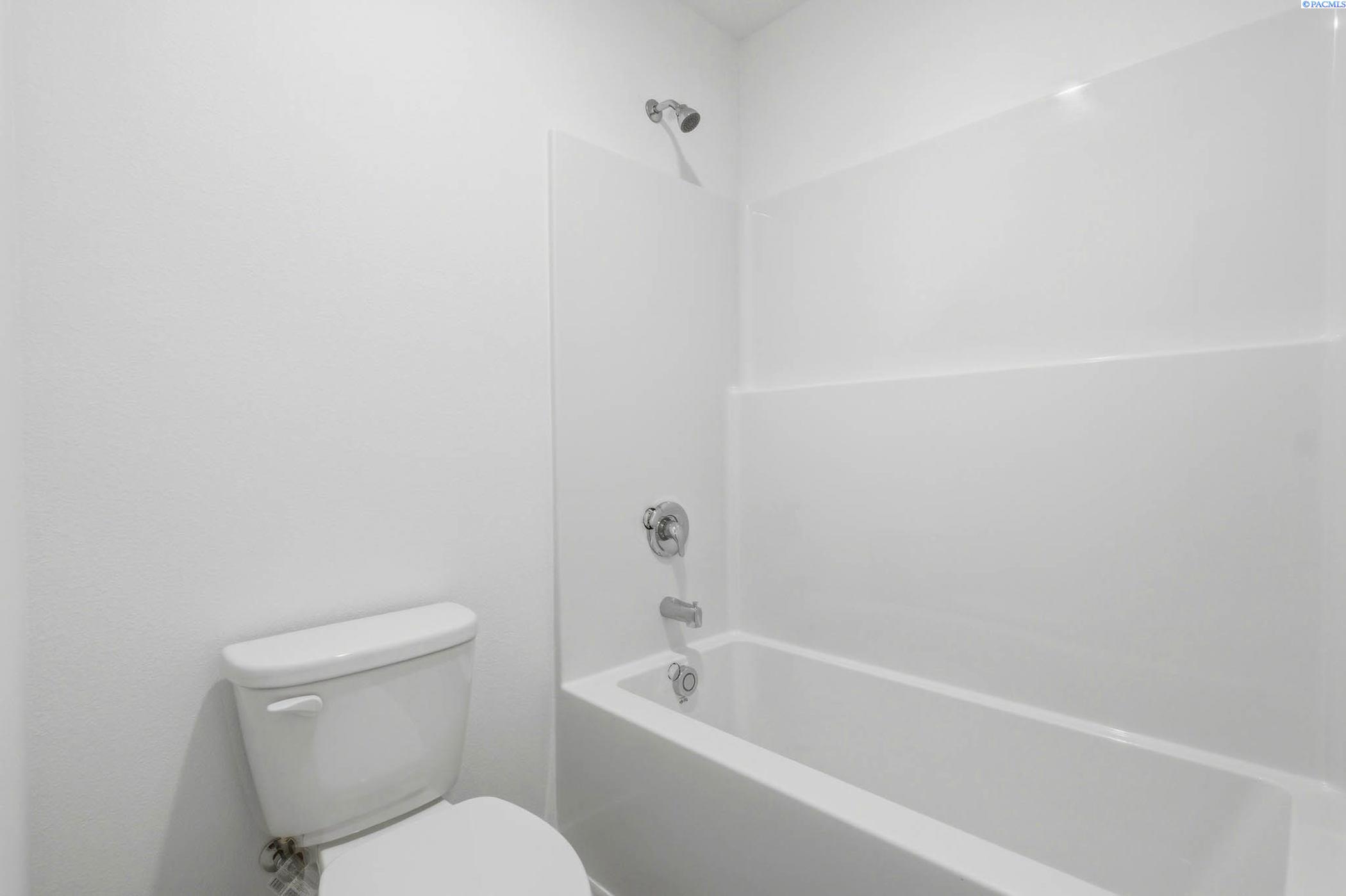 6521 Polar Dr, Pasco, WA 99301