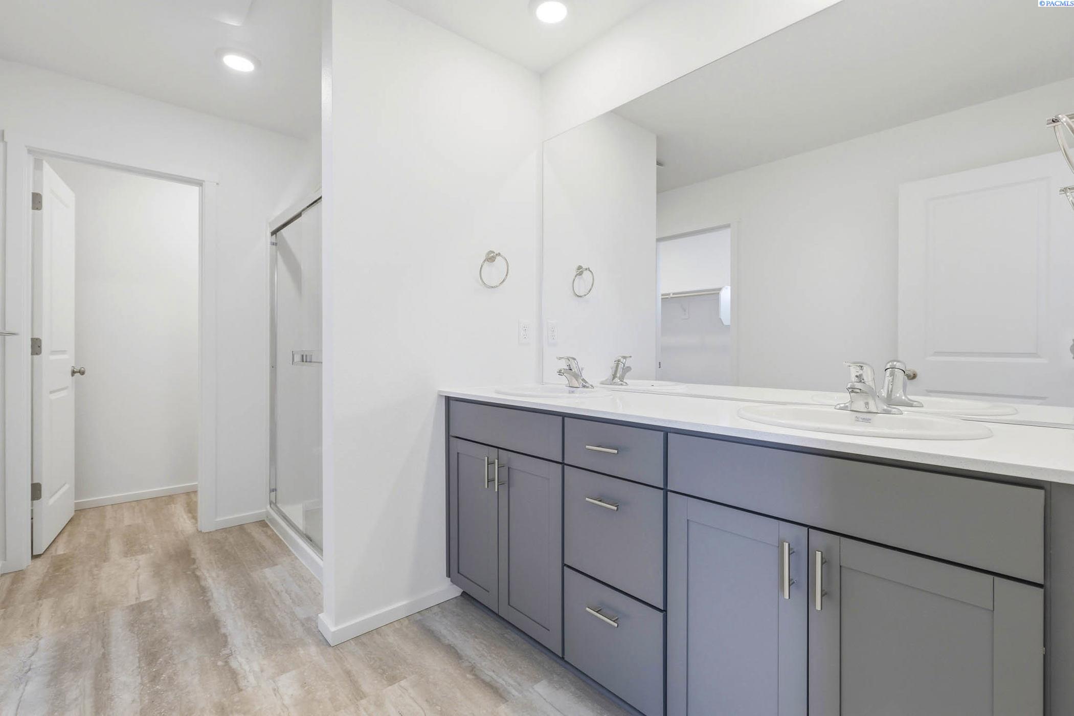 6521 Polar Dr, Pasco, WA 99301