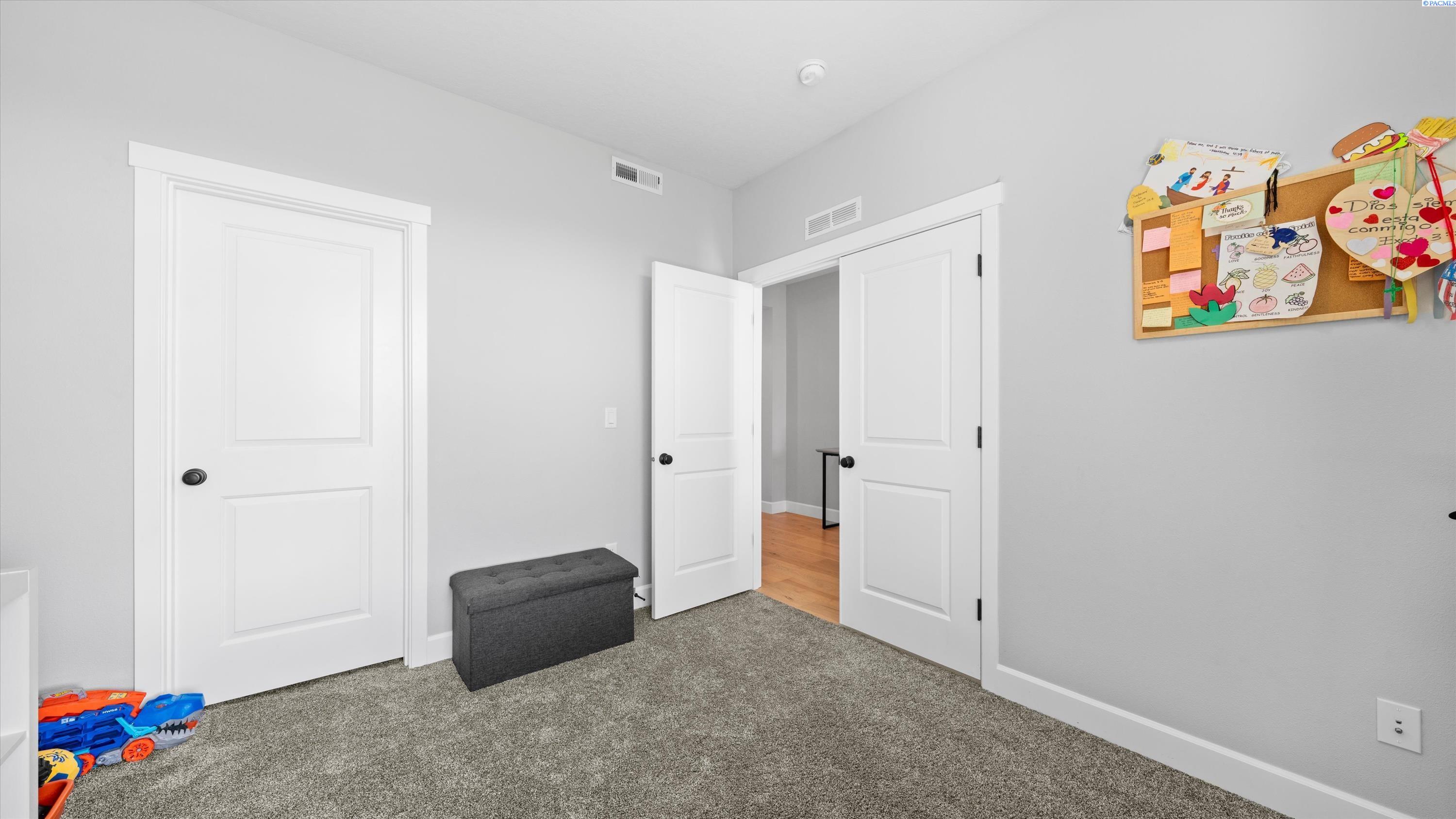 10414 Summit View Ct, Kennewick, WA 99338