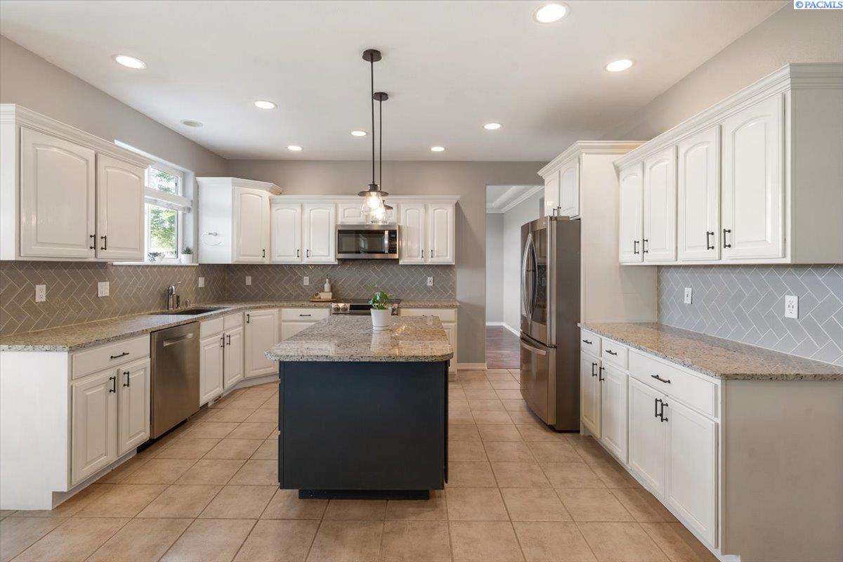 1876 Nova Ln, Richland, WA 99352