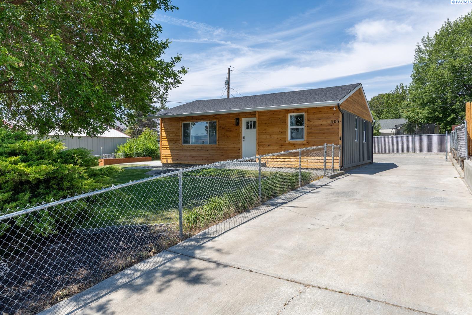 1103 11th St, Benton City, WA 99320