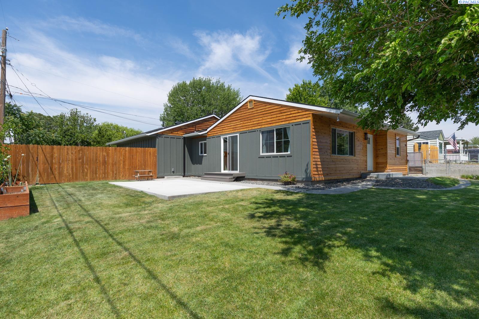 1103 11th St, Benton City, WA 99320