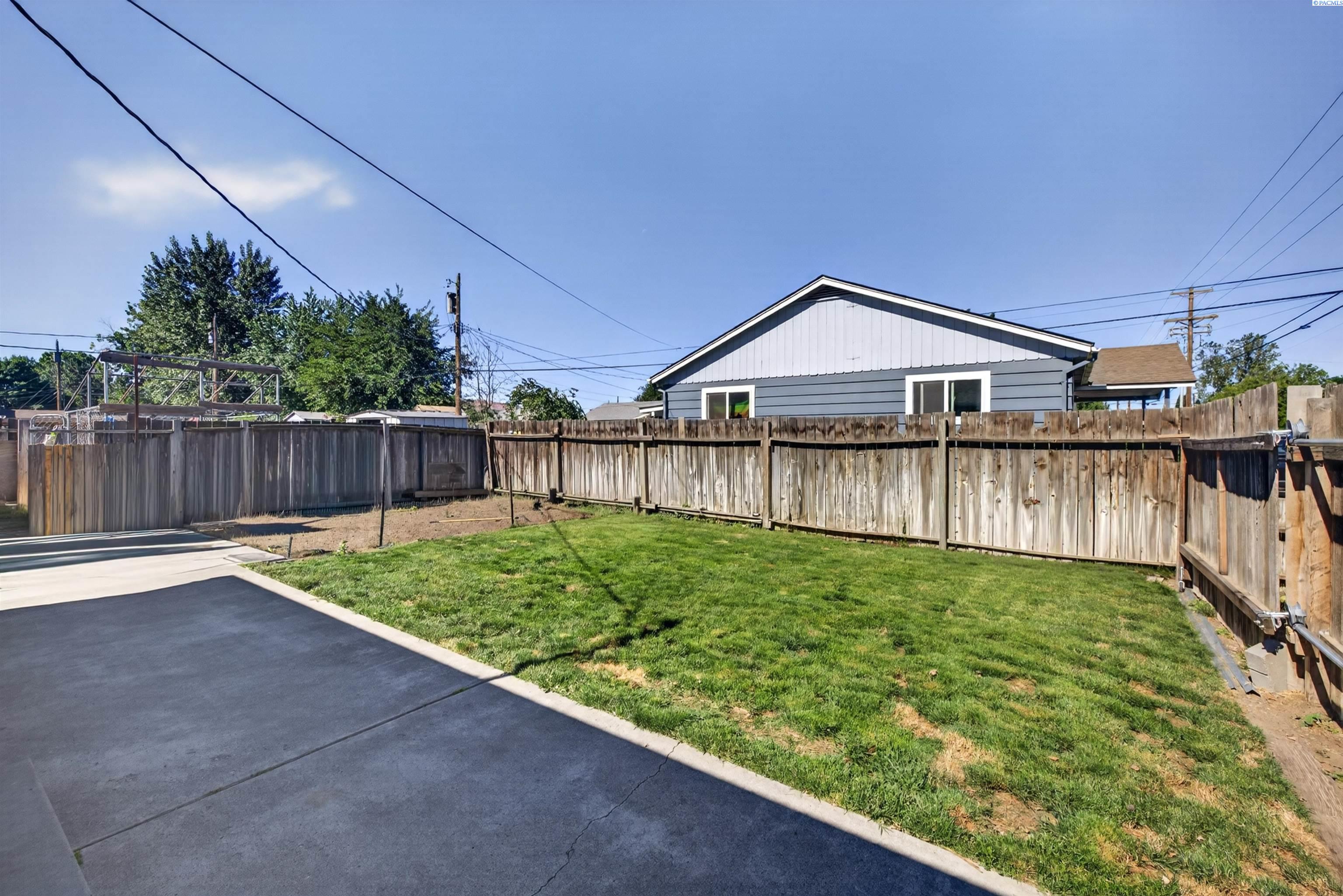 715 Thayer Dr, Richland, WA 99352
