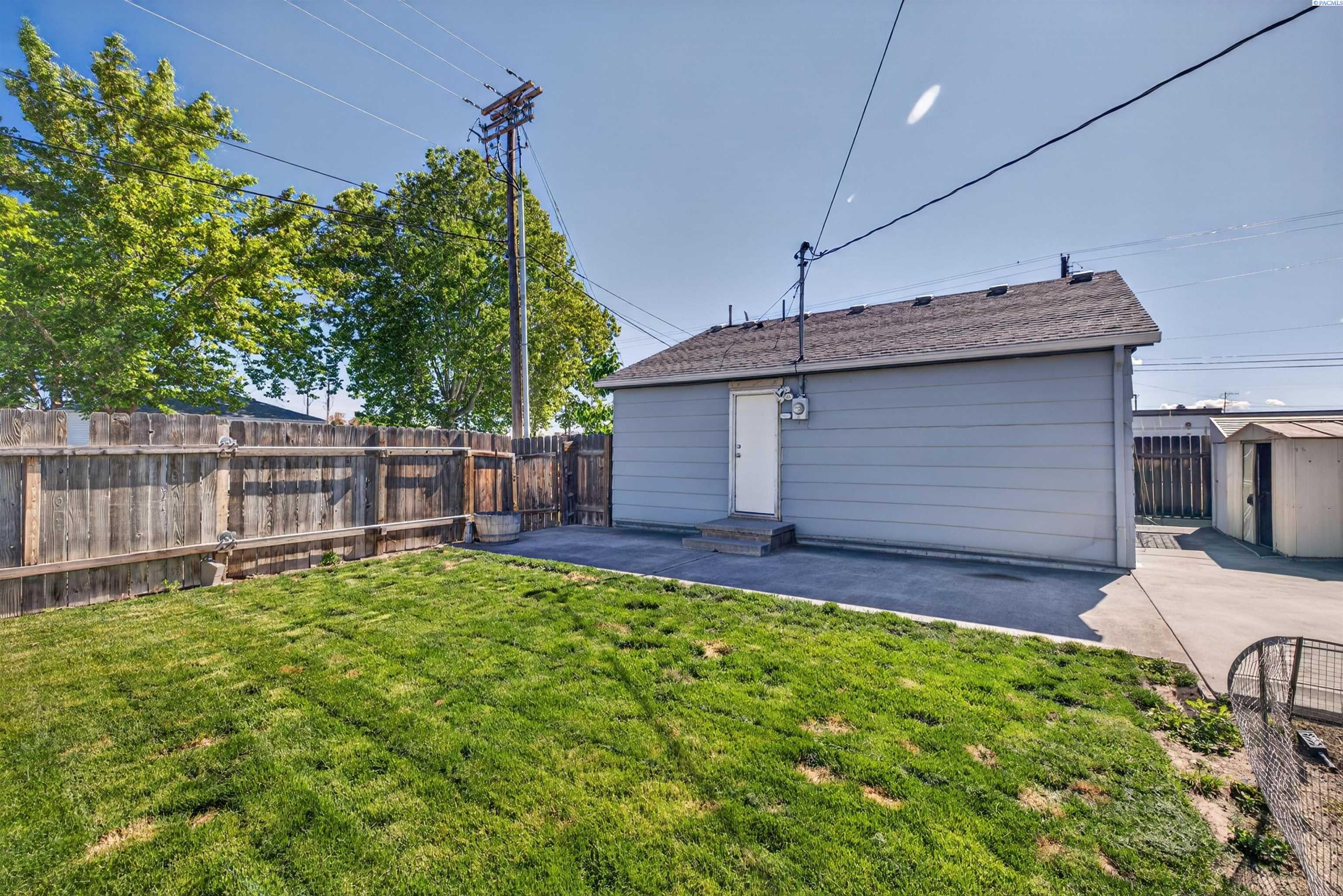 715 Thayer Dr, Richland, WA 99352