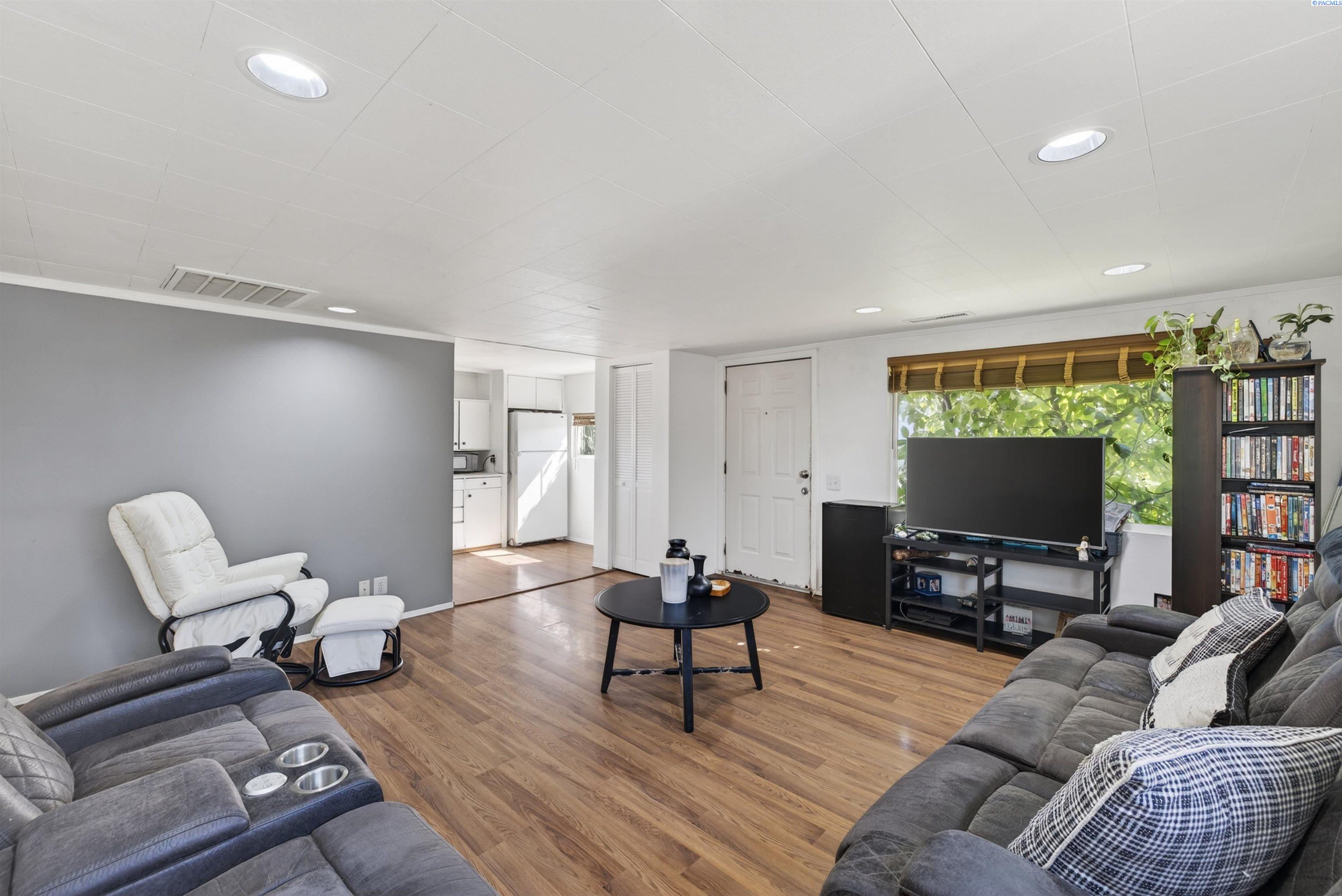 715 Thayer Dr, Richland, WA 99352