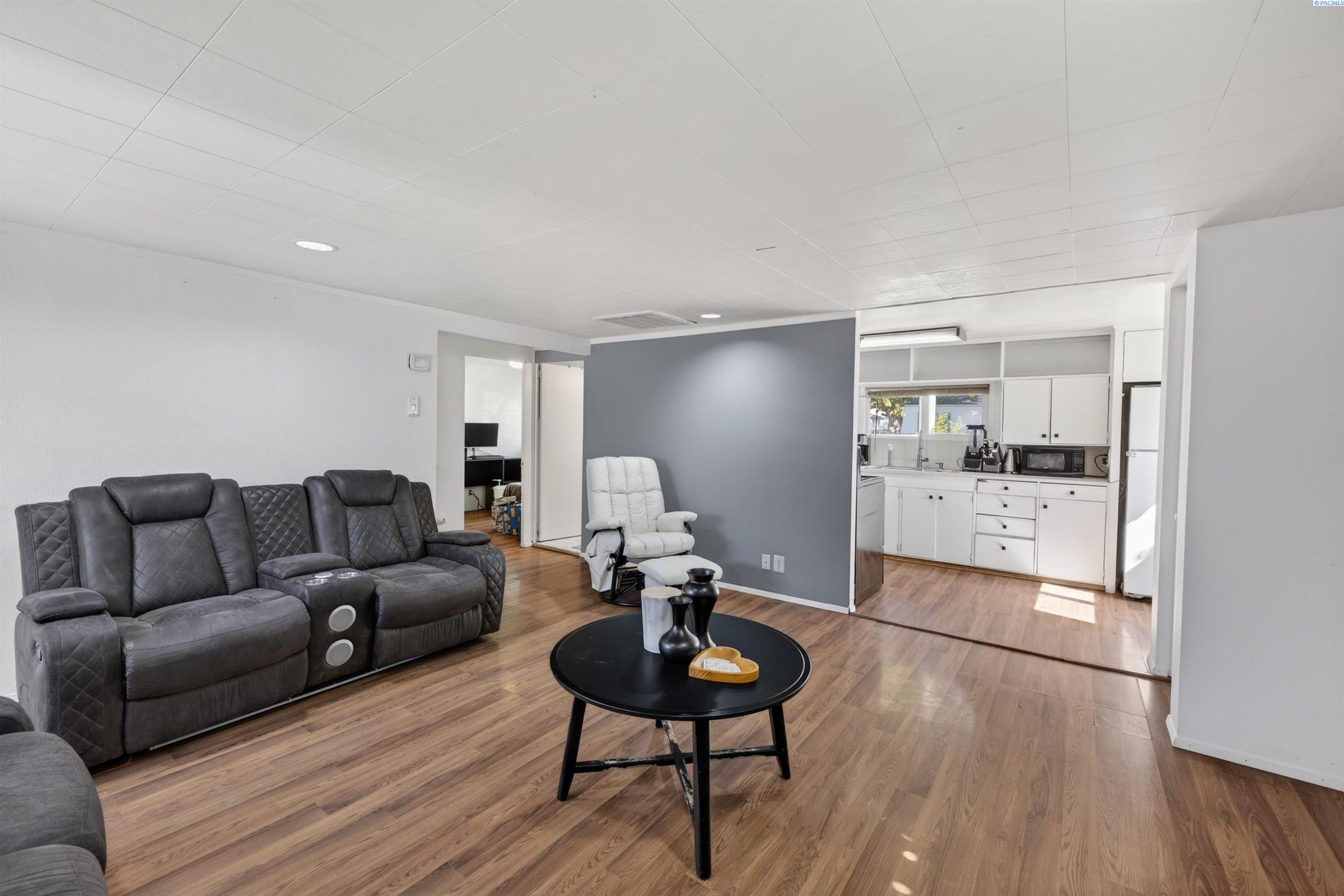 715 Thayer Dr, Richland, WA 99352