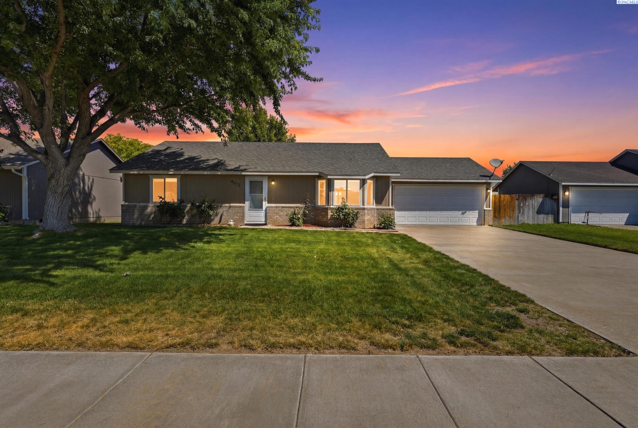 4872 Mt Adams View Dr, West Richland, WA 99353