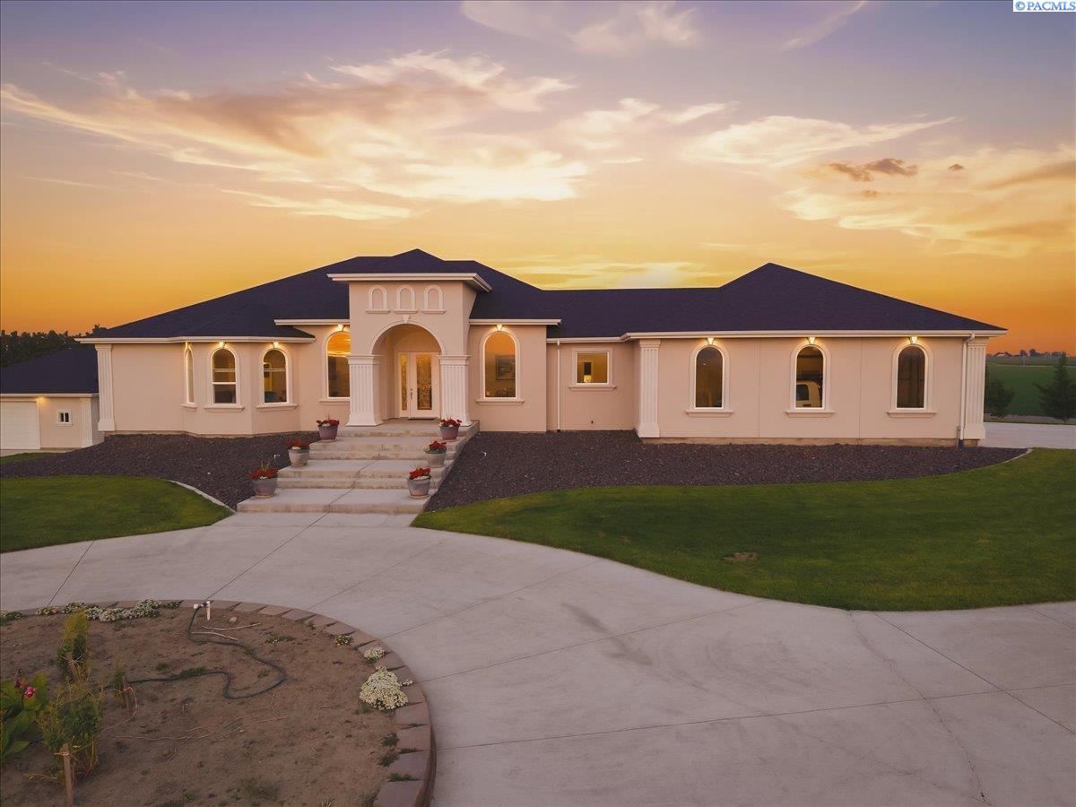 9270 Selph Landing Rd, Pasco, WA 99301