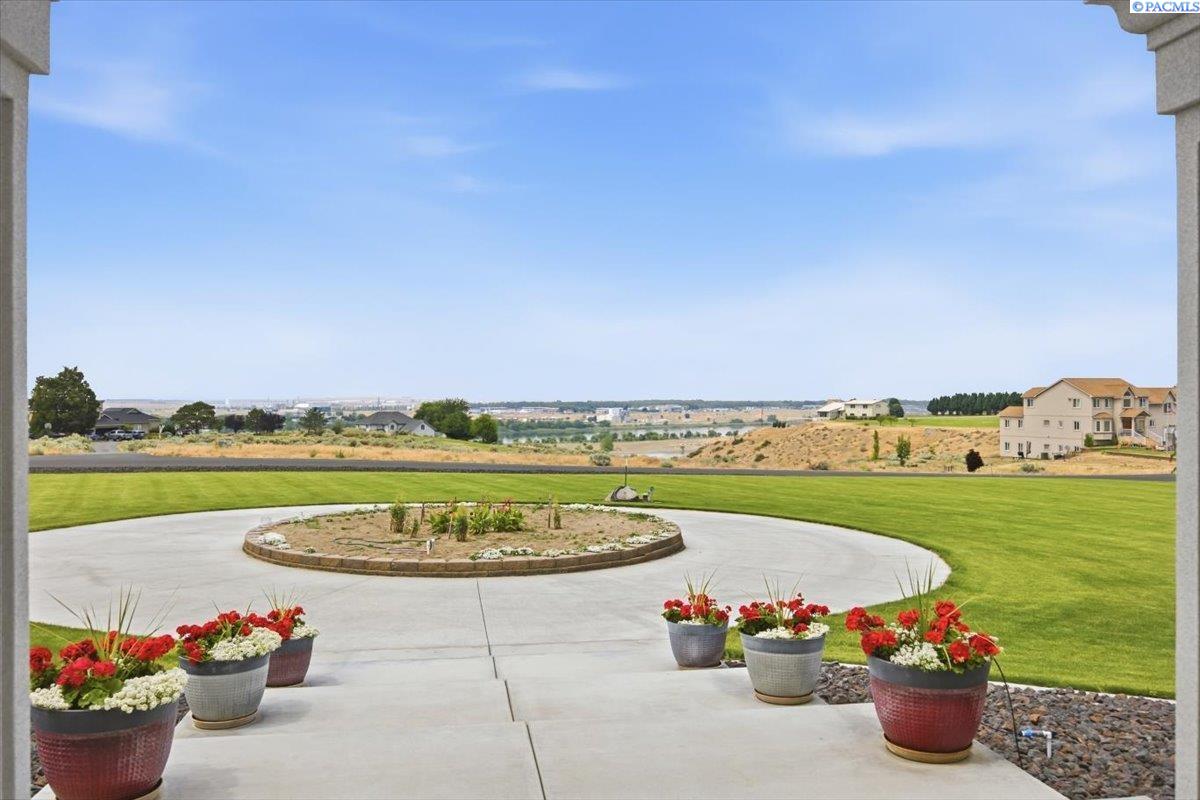 9270 Selph Landing Rd, Pasco, WA 99301