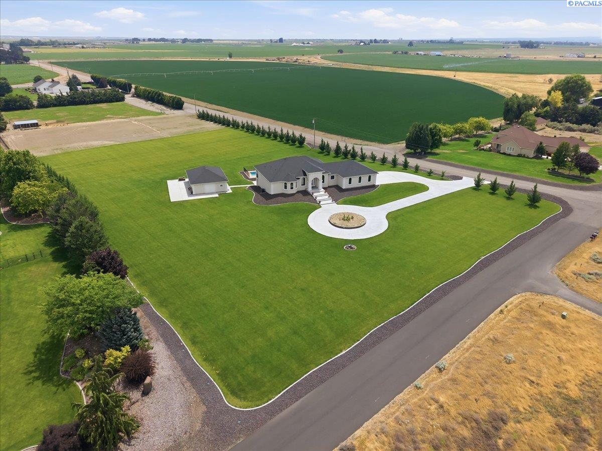 9270 Selph Landing Rd, Pasco, WA 99301