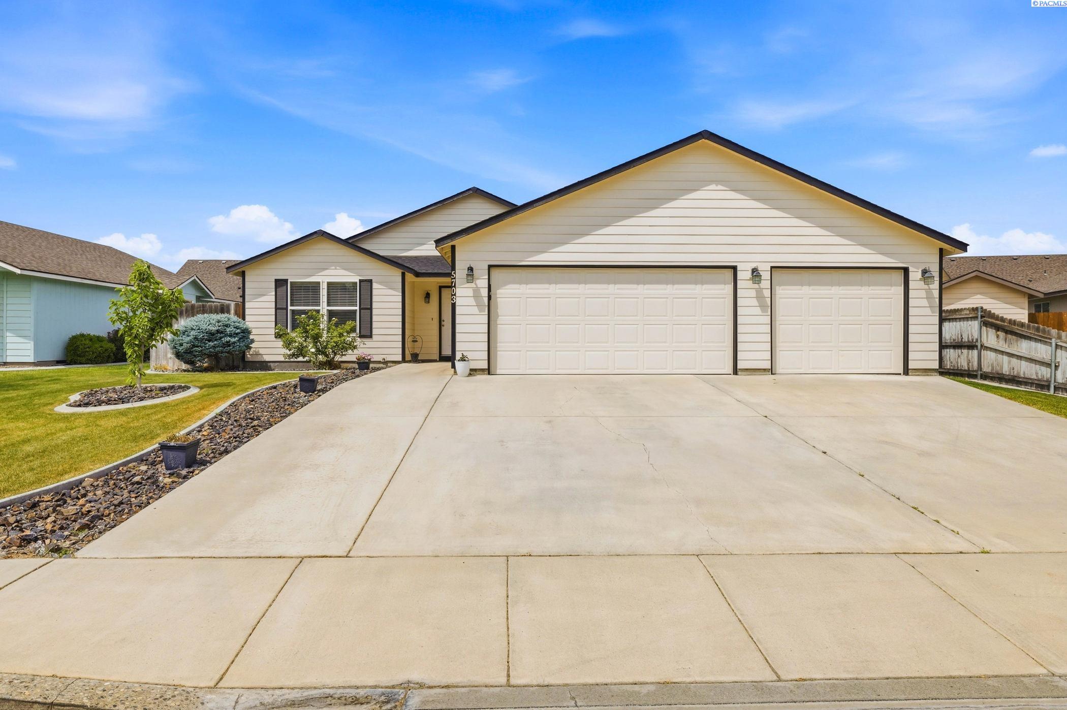 5703 Fillmore Dr, Pasco, WA 99301