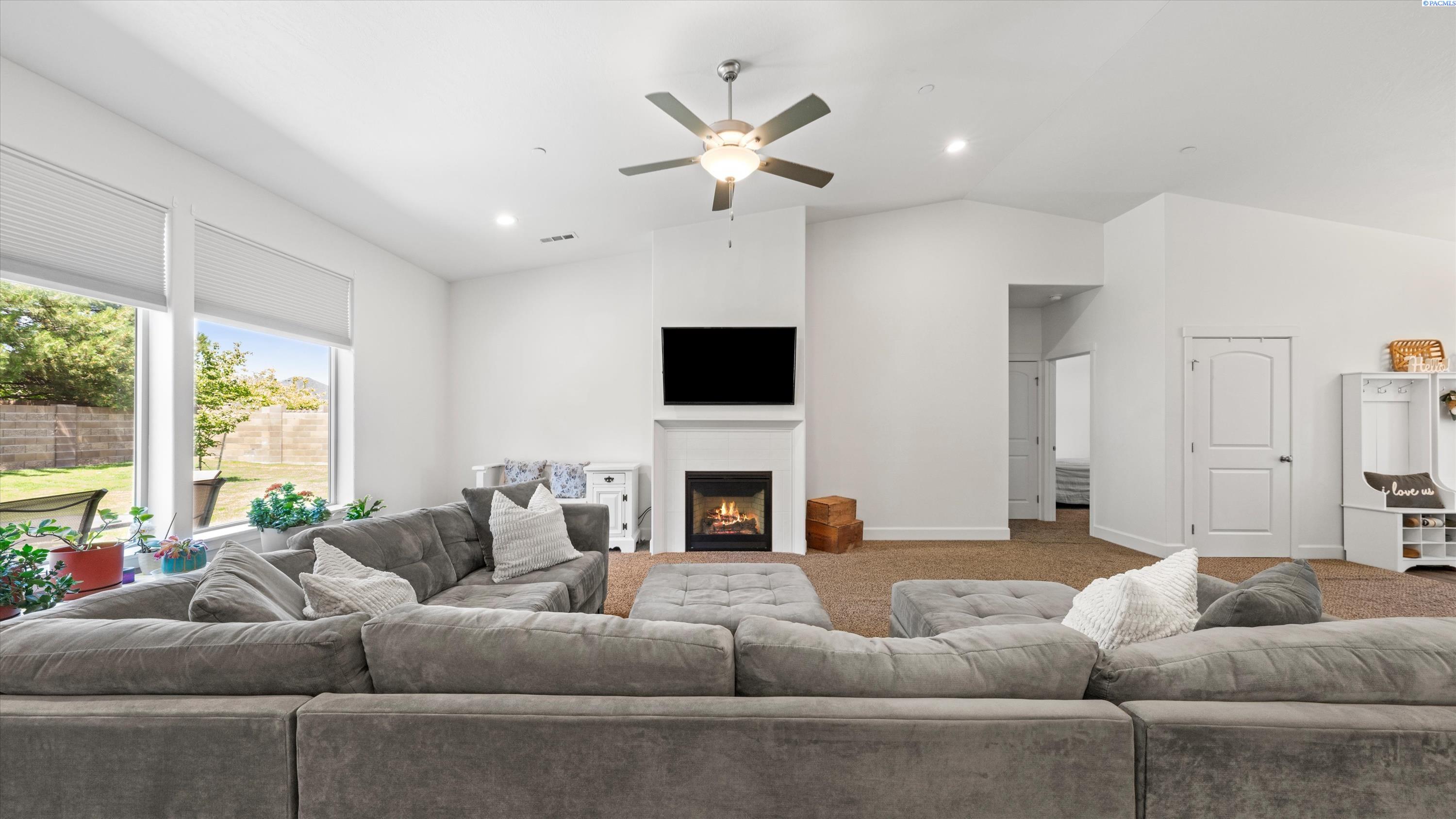 3547 Curtis Dr, West Richland, WA 99353