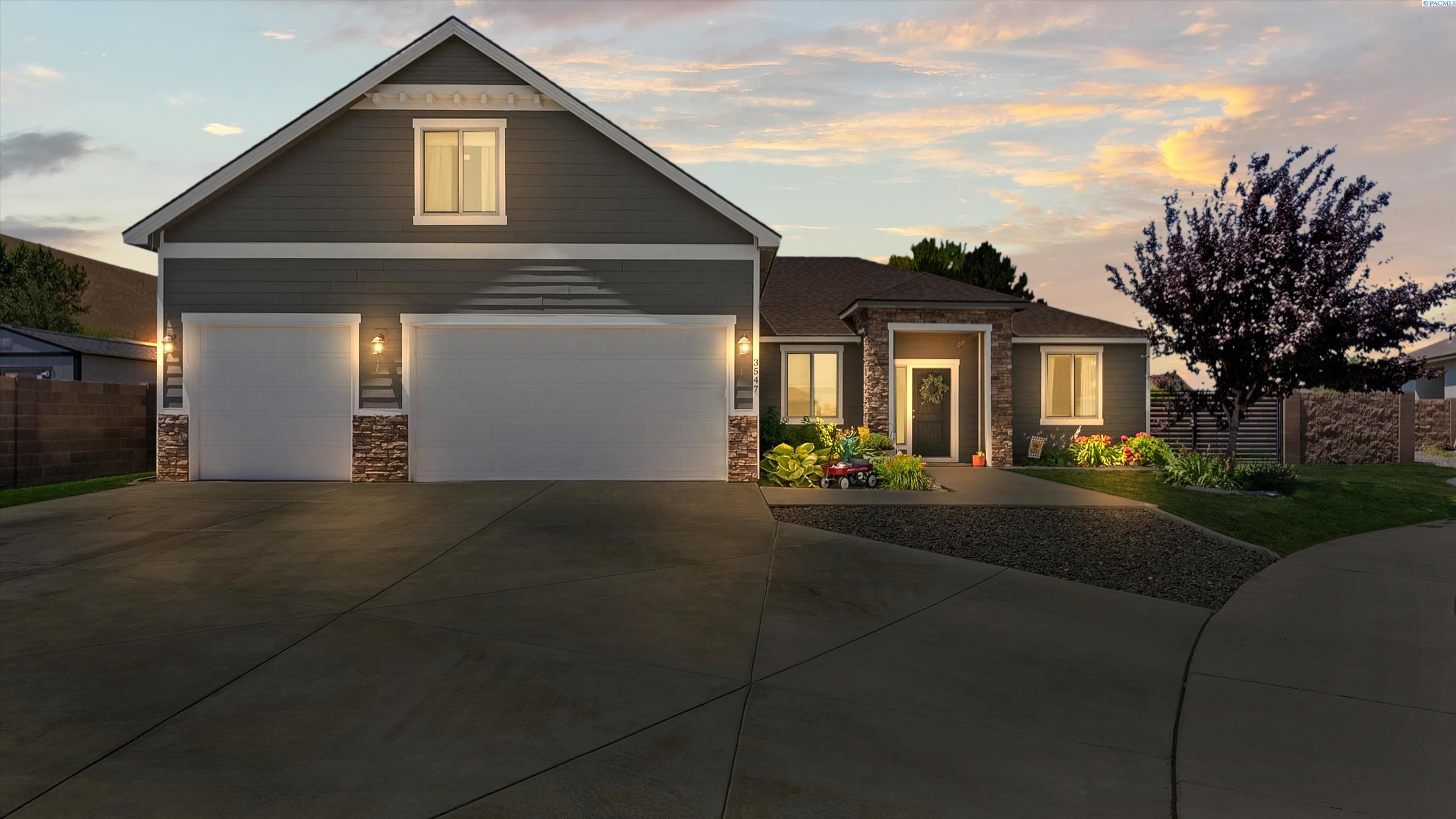 3547 Curtis Dr, West Richland, WA 99353