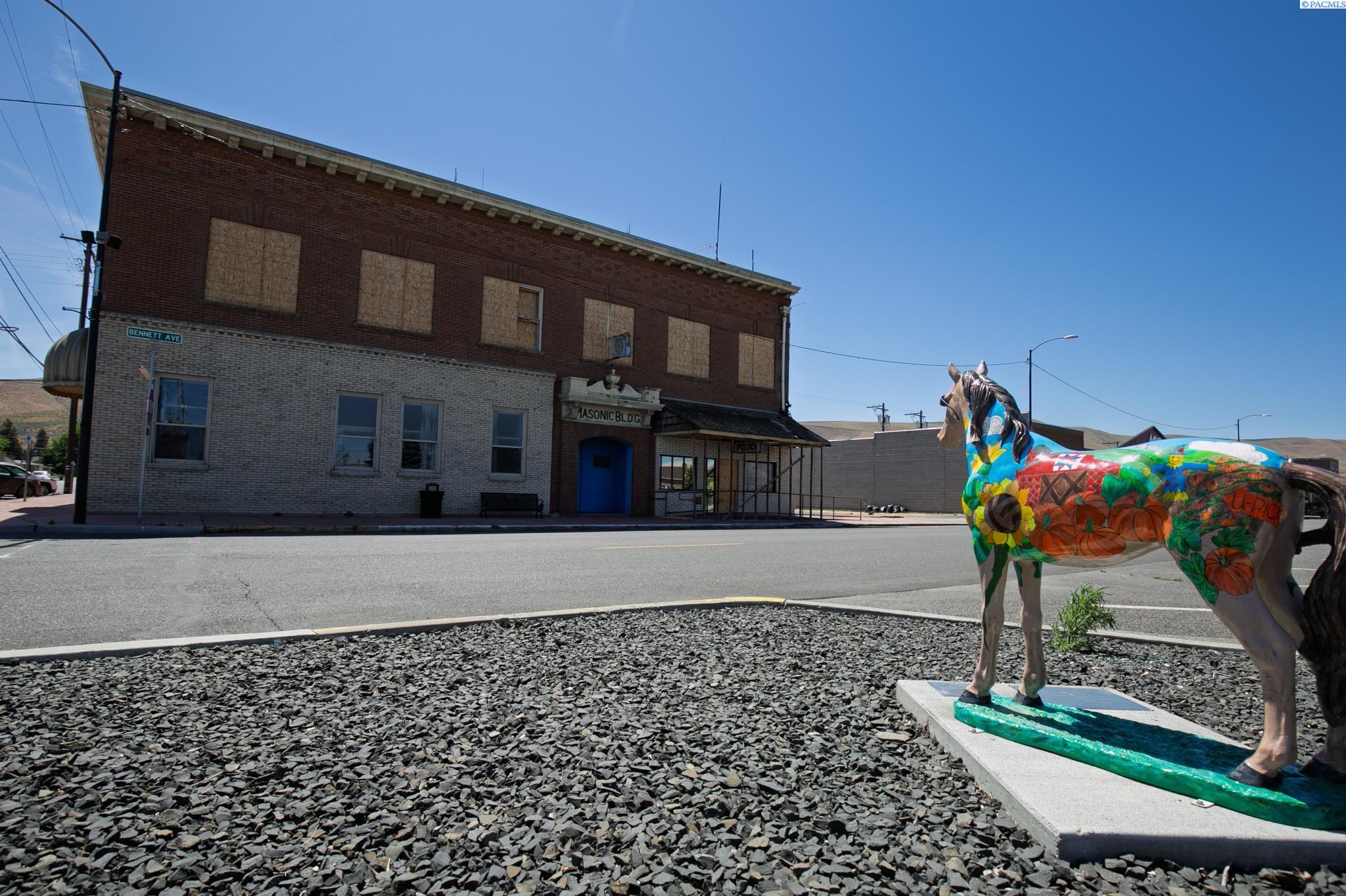 601 7th St, Prosser, WA 99350