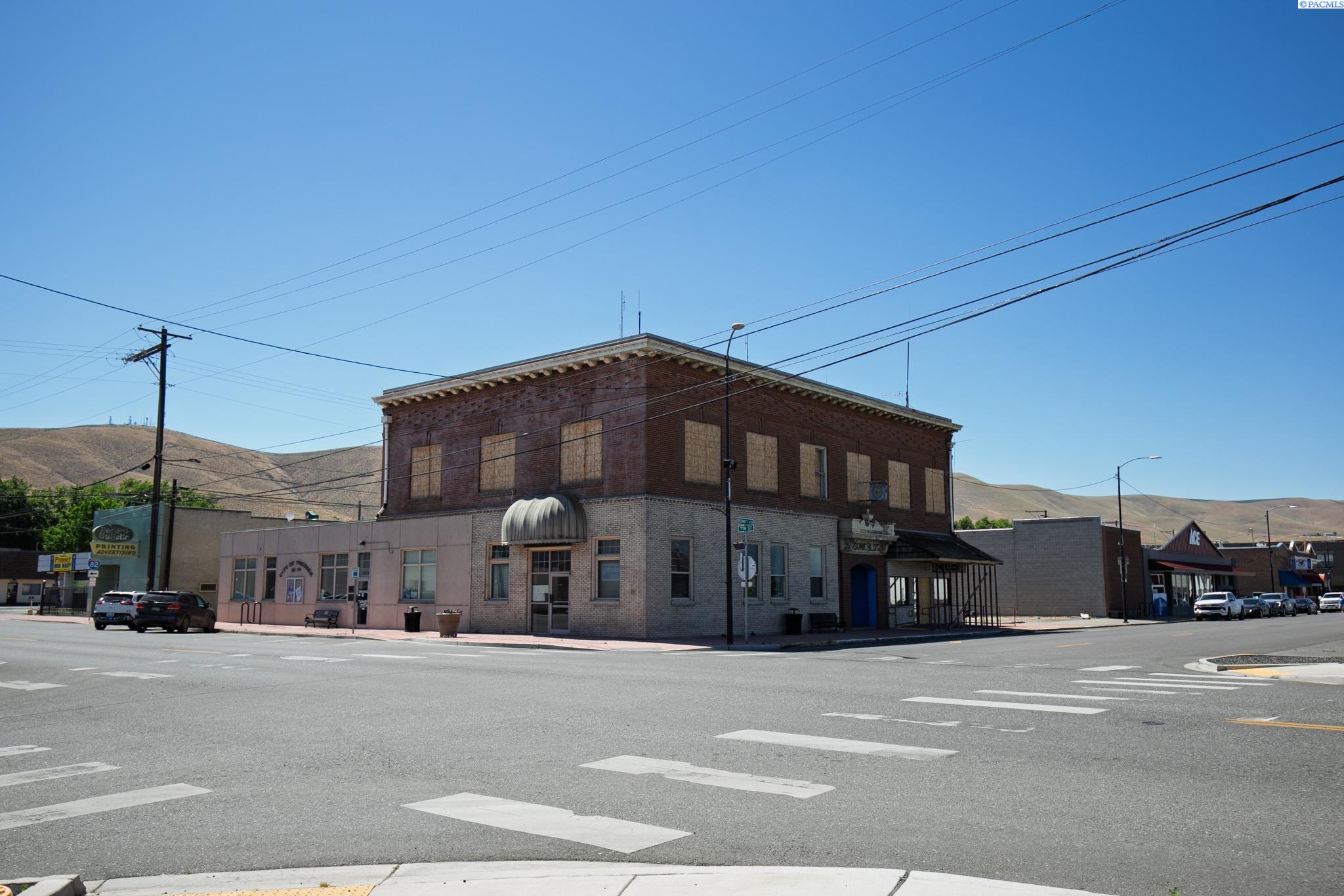 601 7th St, Prosser, WA 99350