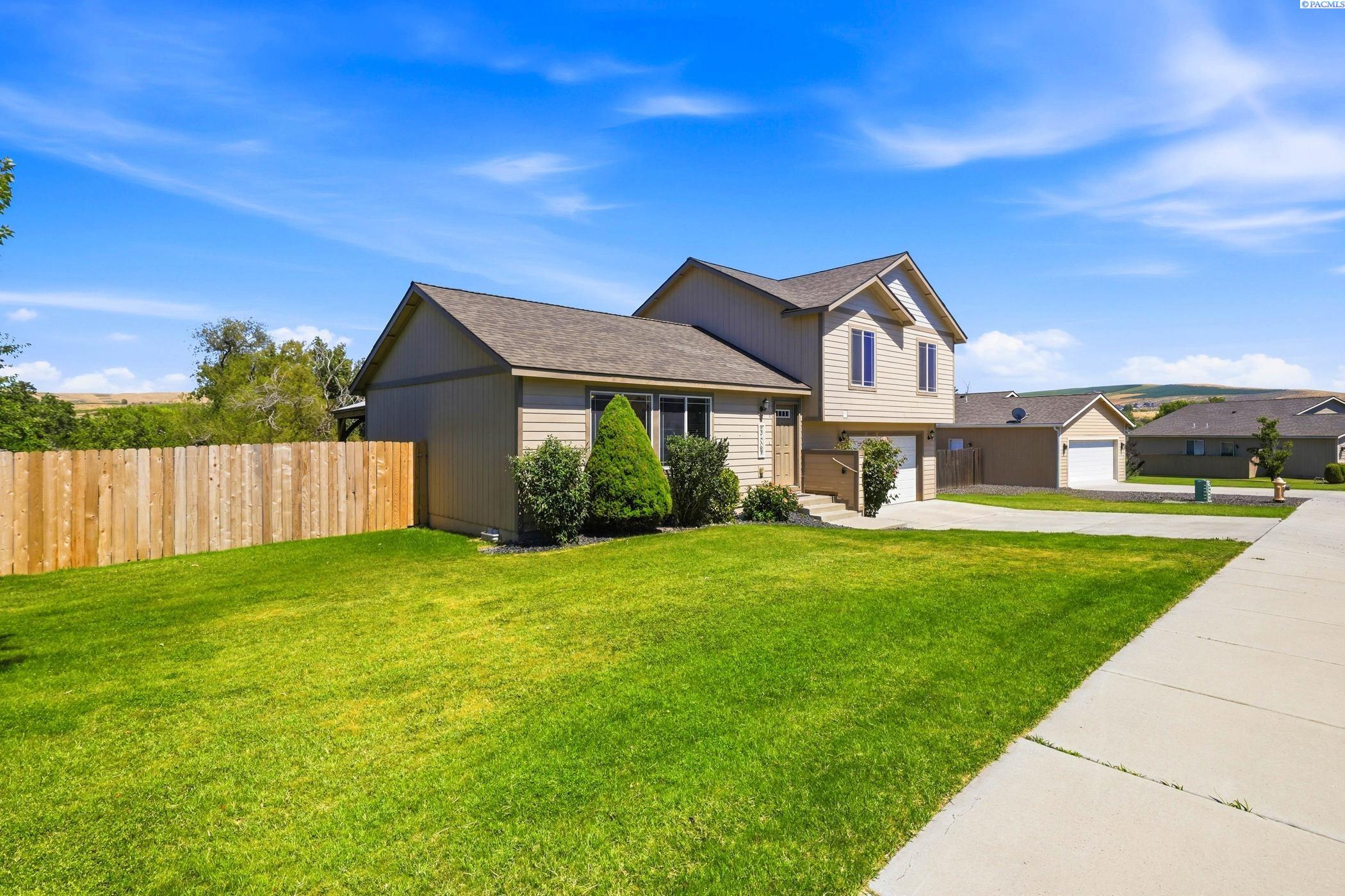 624 Botaka Loop, Benton City, WA 99320