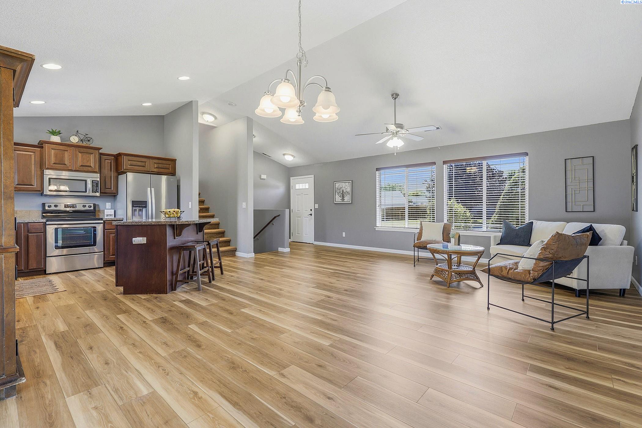 624 Botaka Loop, Benton City, WA 99320