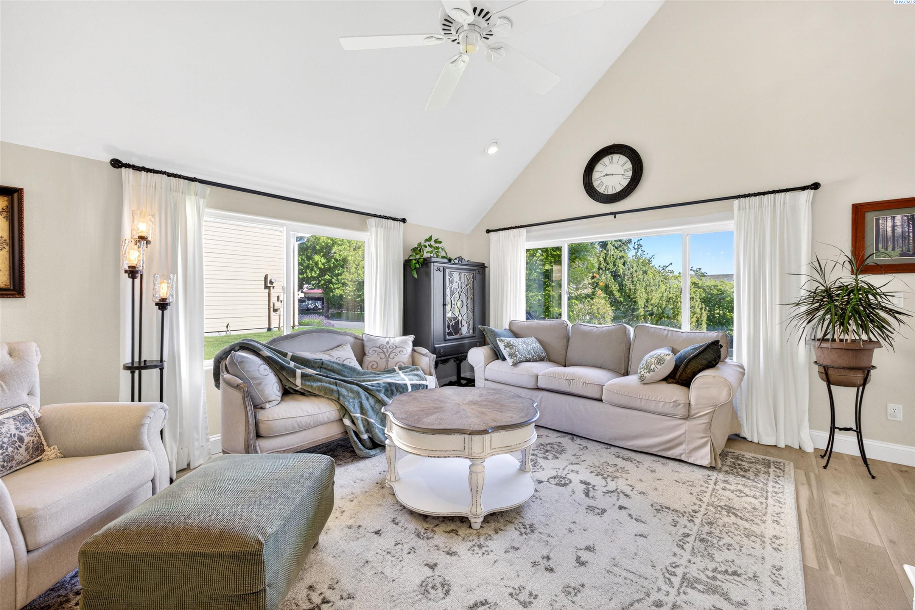 313 Adair Dr, Richland, WA 99352