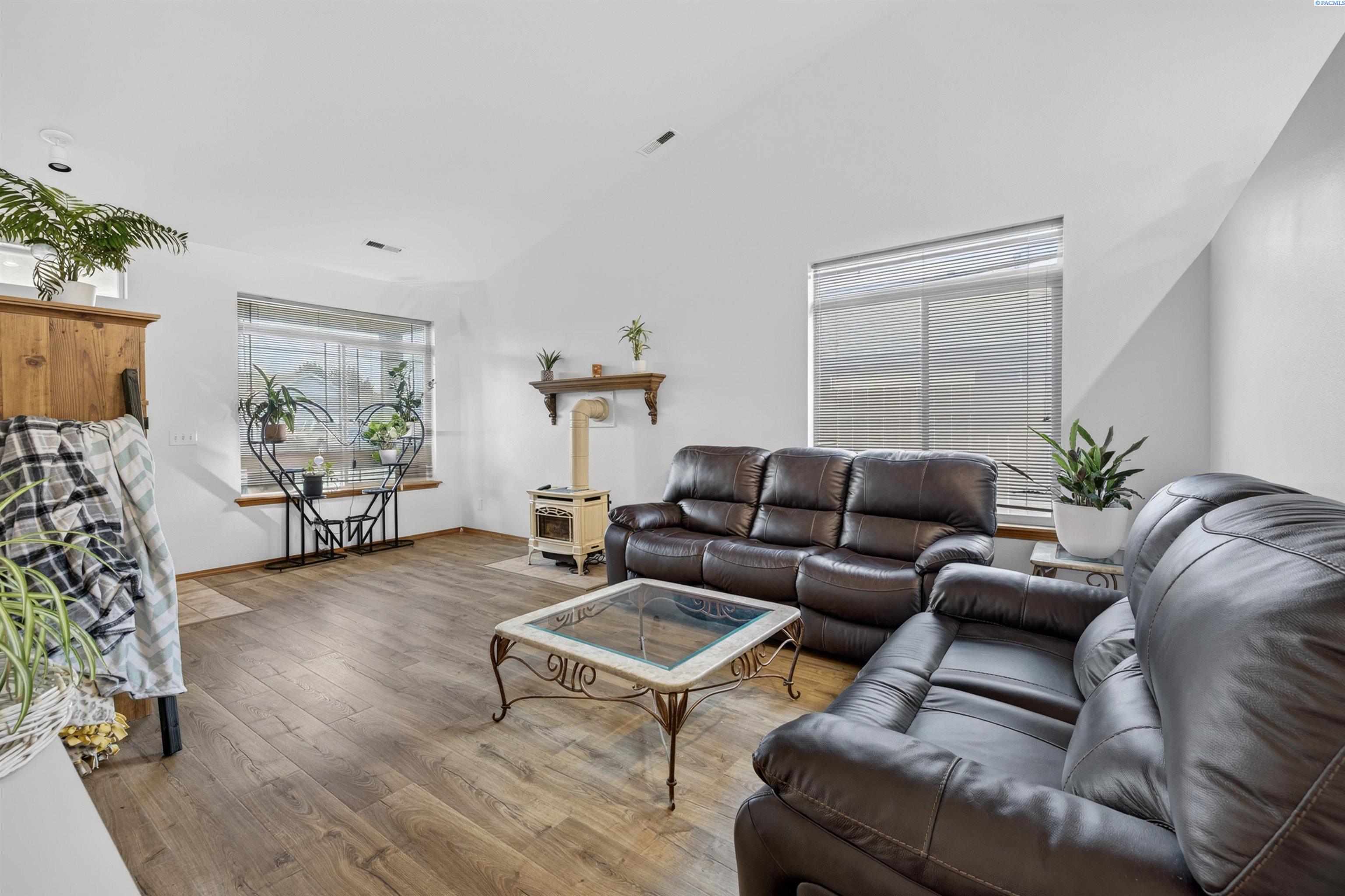 8823 Imnaha Ct, Kennewick, WA 99336