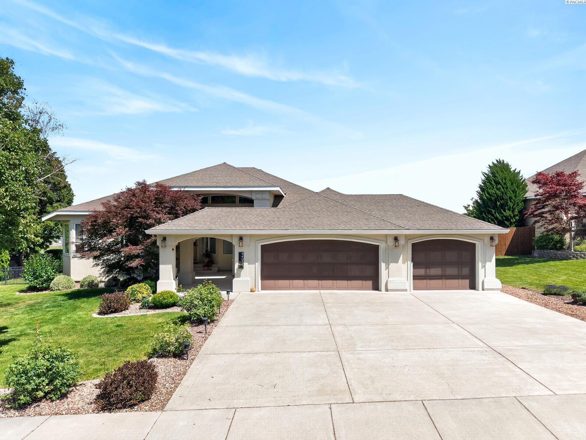 4401 Candy Mountain Ave, West Richland, WA 99353